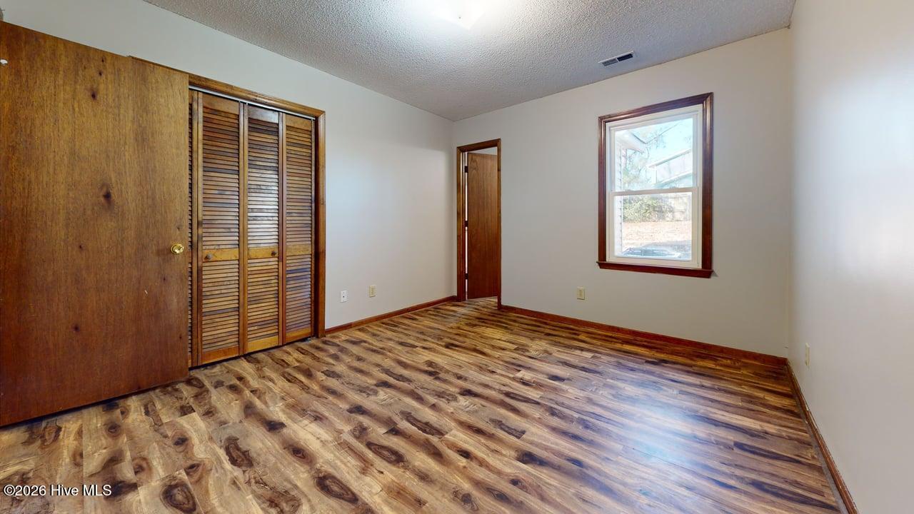 100550720 | Photo 11