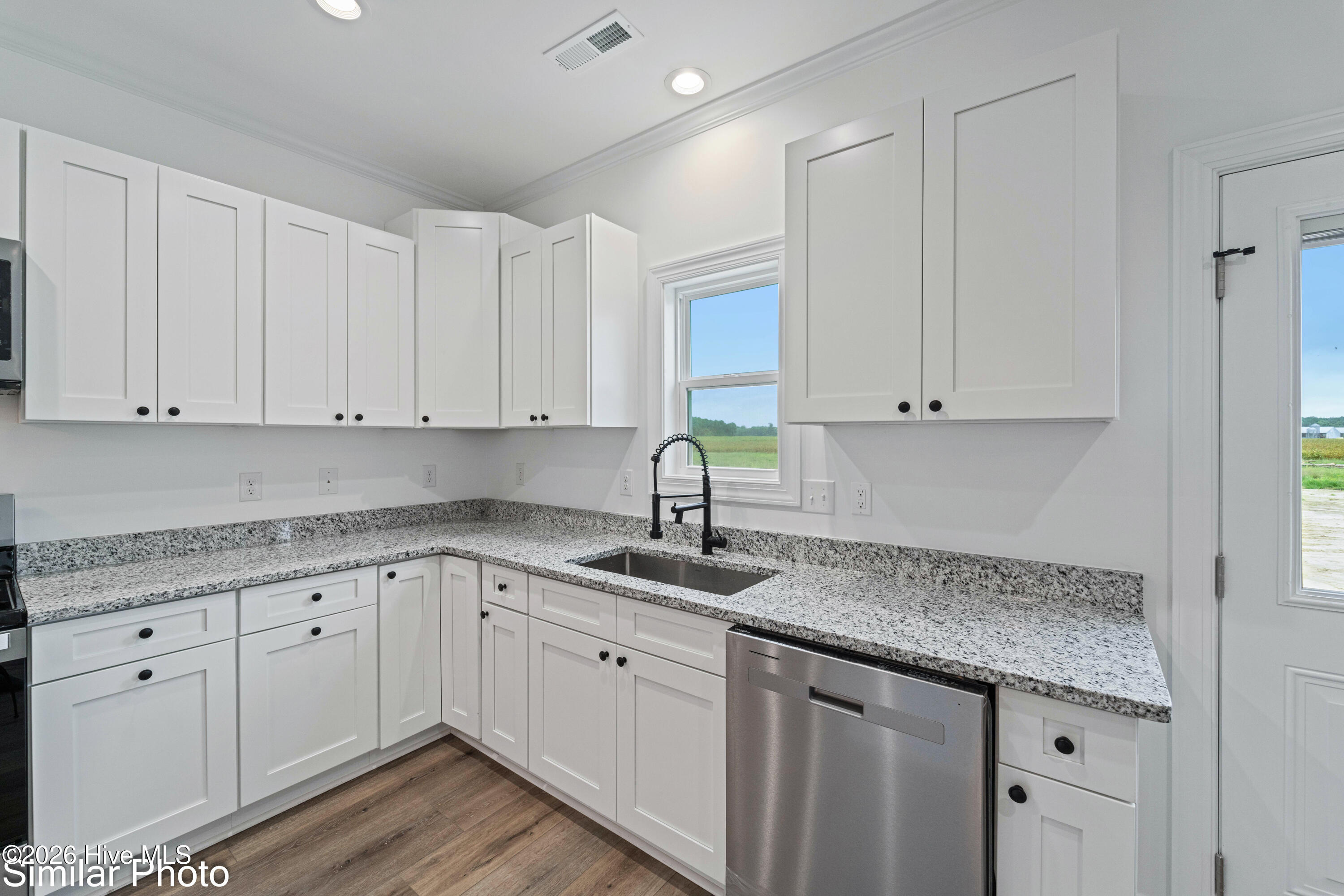 100554936 | Photo 21