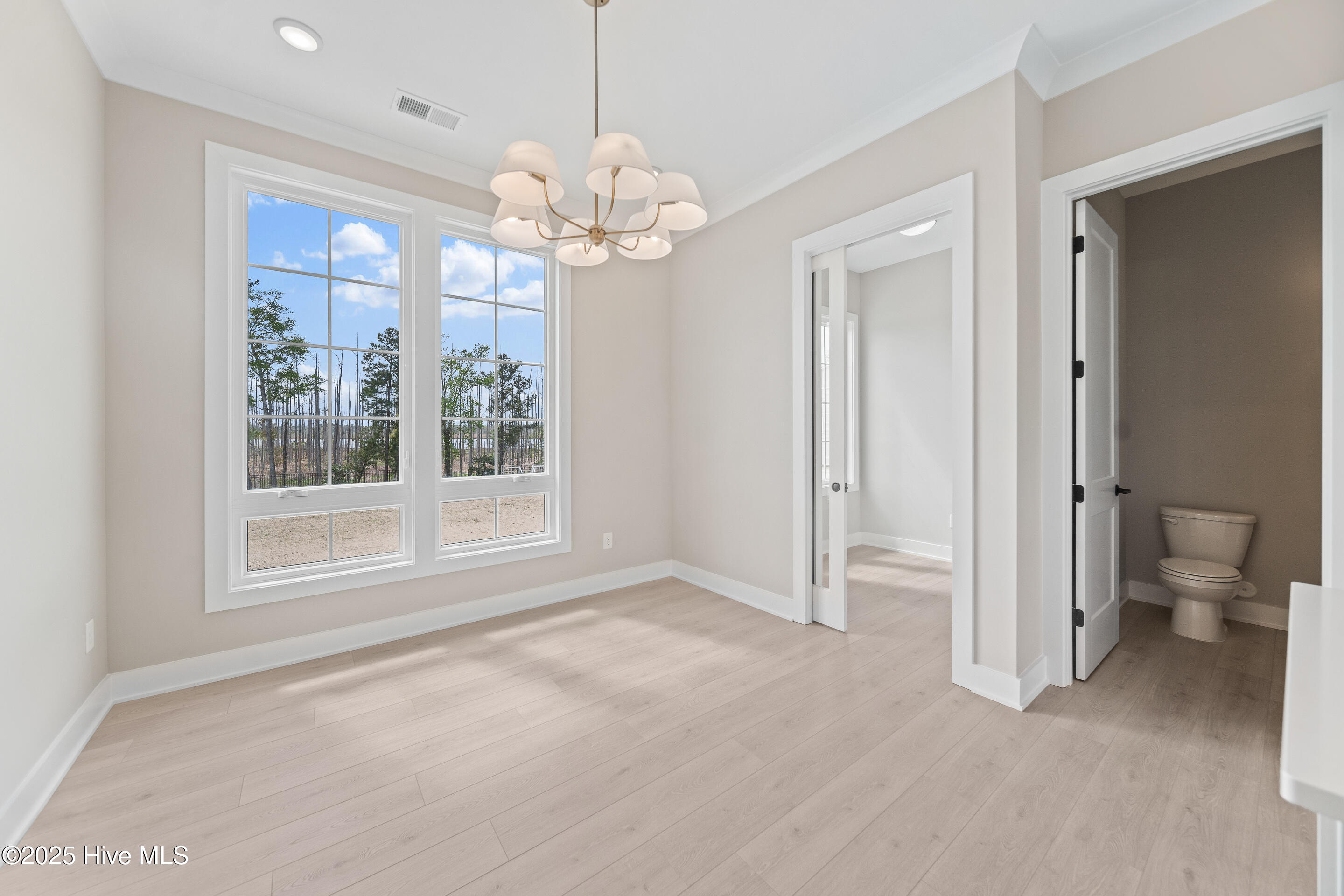 100508387 | Photo 16