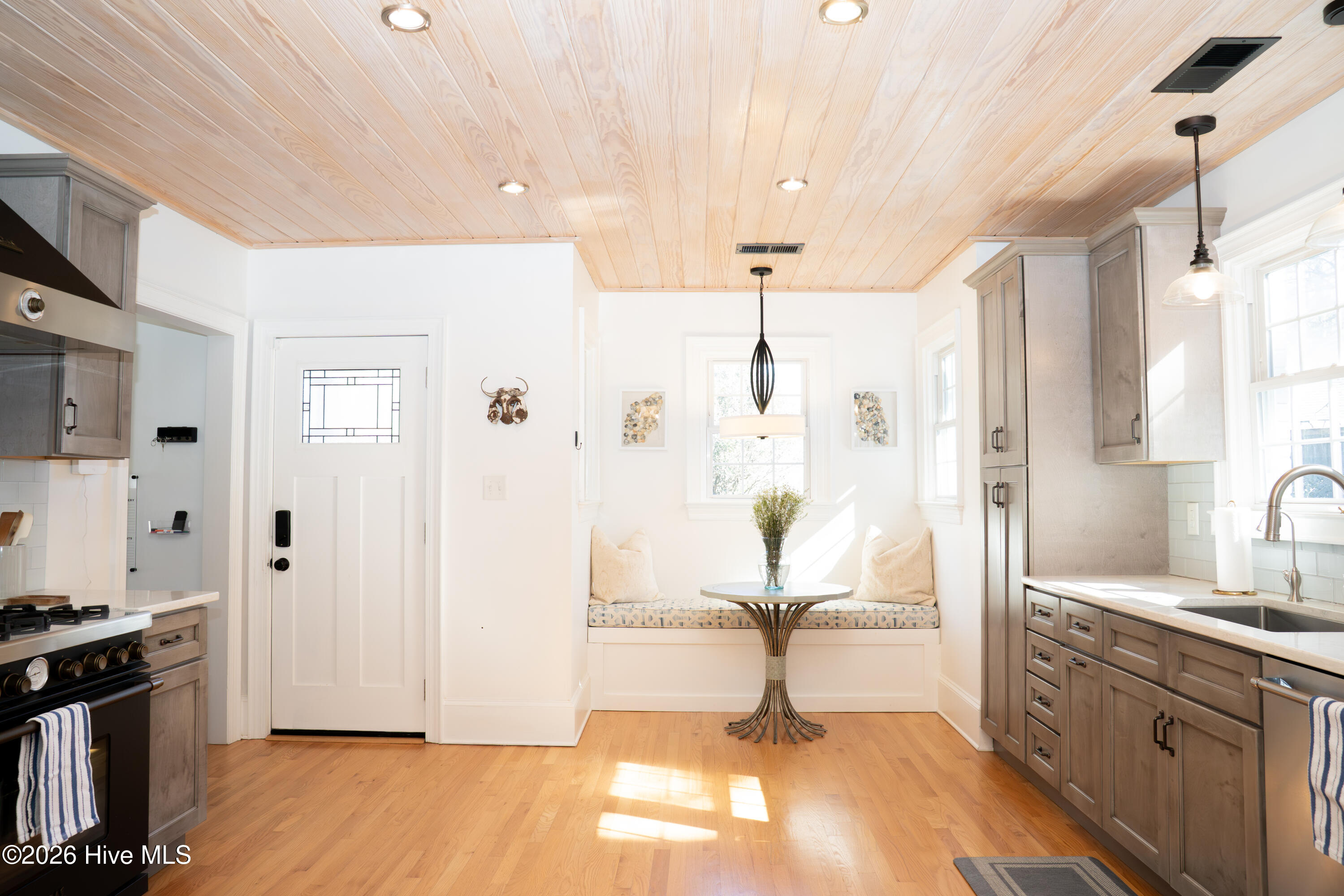 100558476 | Photo 28