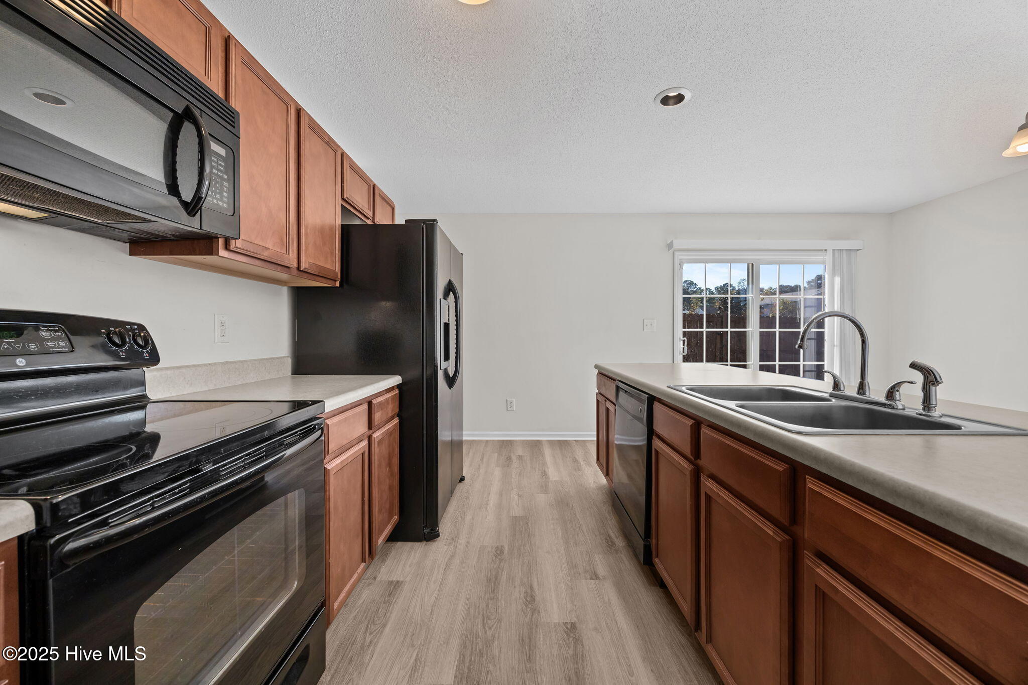 100541602 | Photo 14