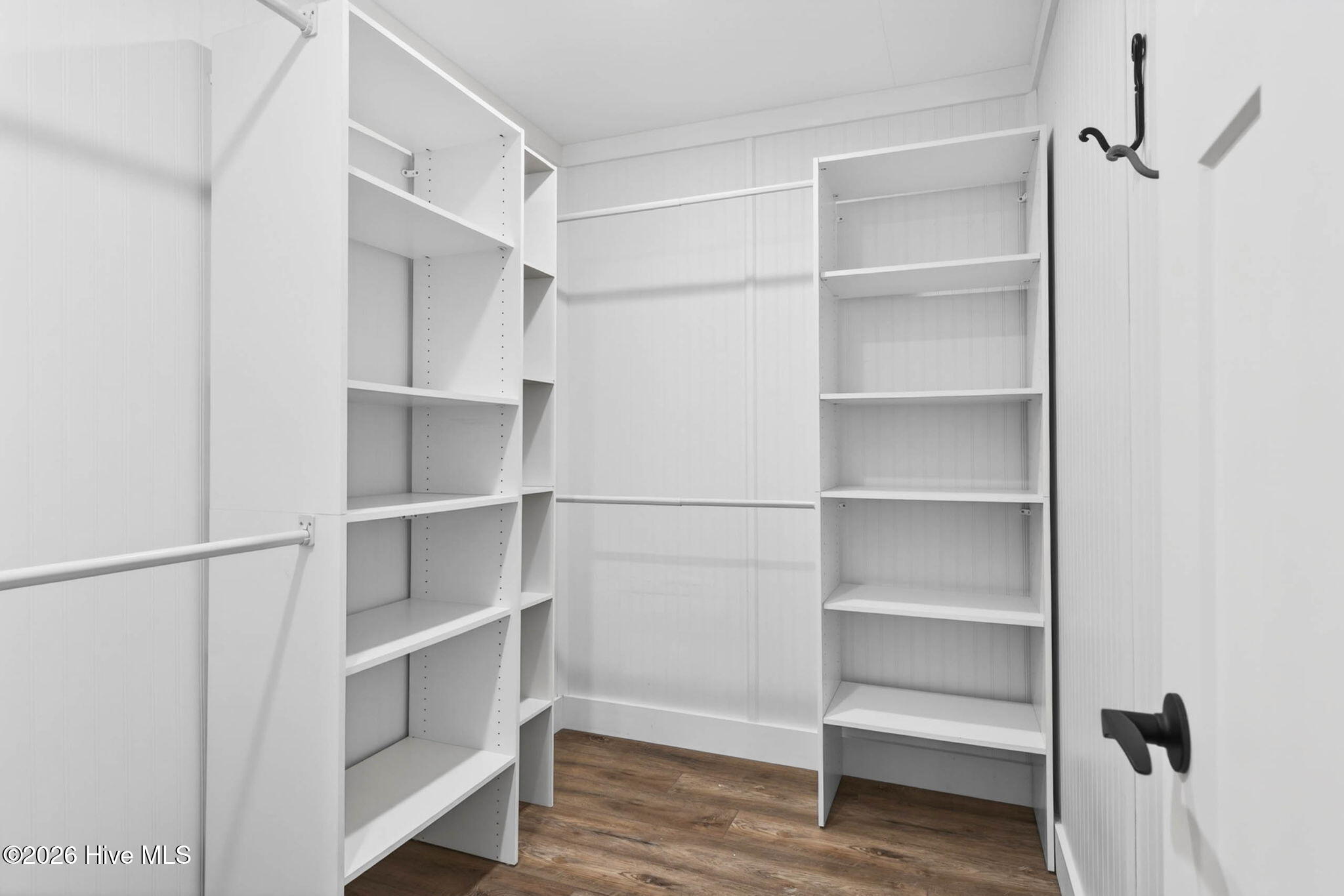 100568923 | Photo 32