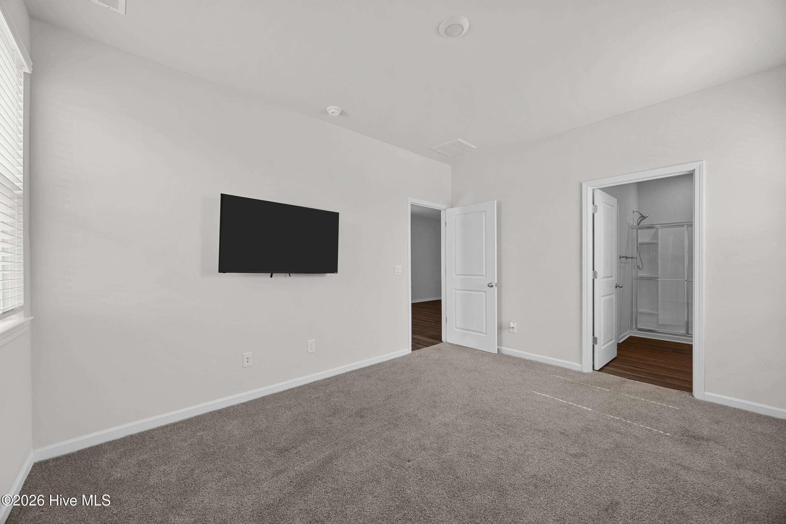 100565485 | Photo 25