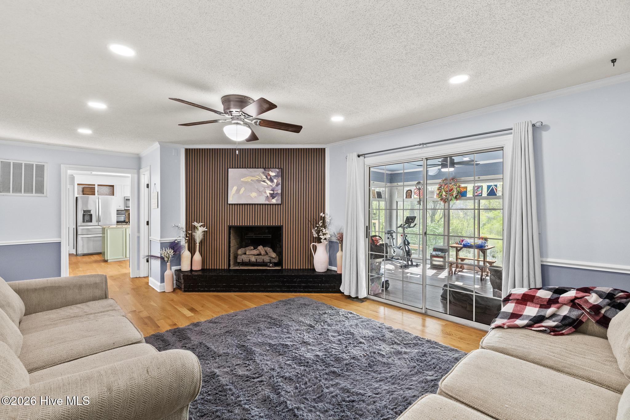 100563926 | Photo 22