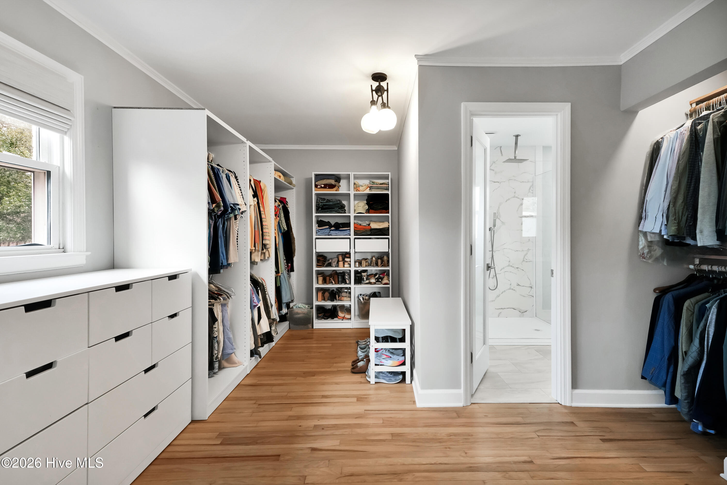 100557900 | Photo 25