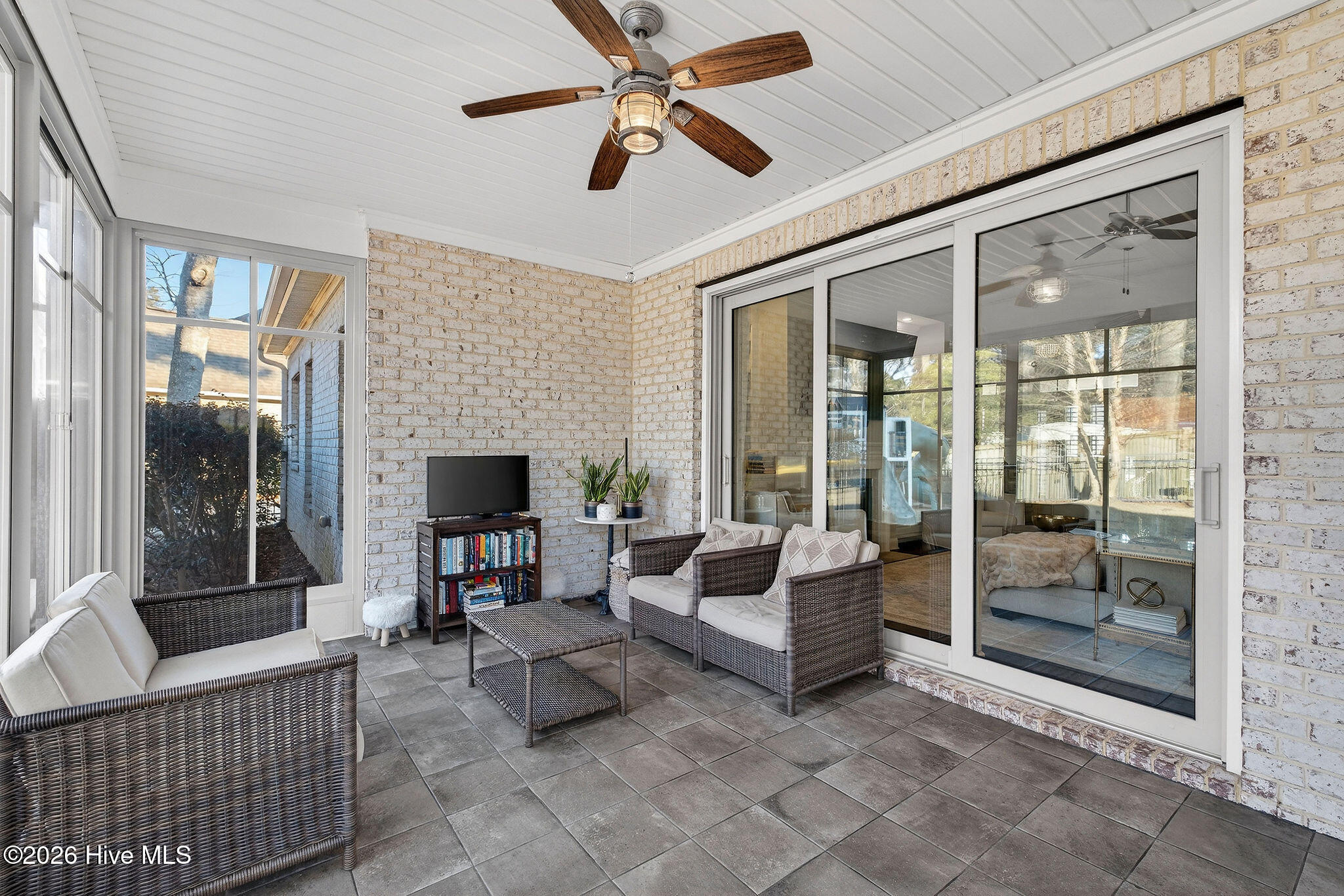 100554846 | Photo 36