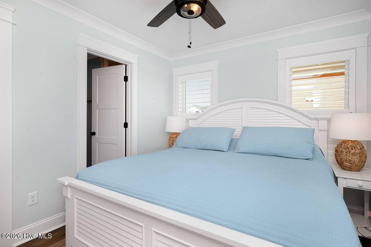 100560212 | Photo 118