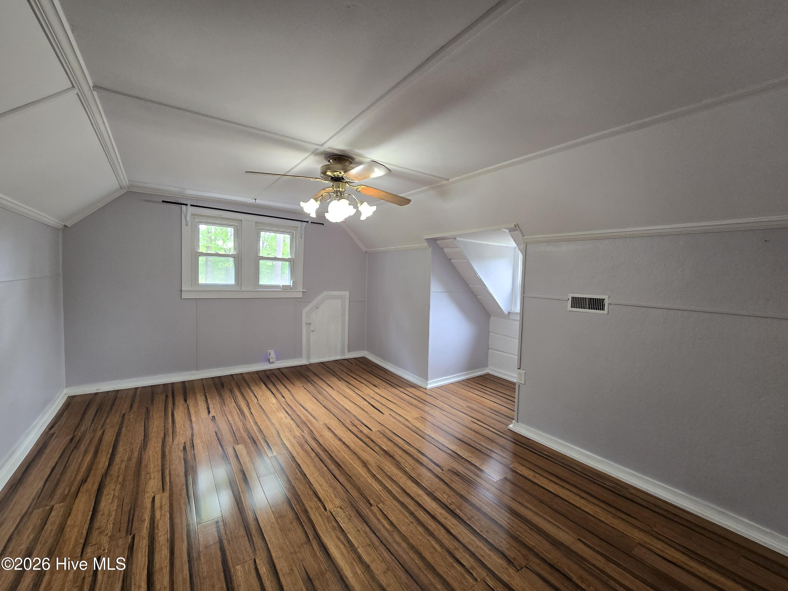 100569910 | Photo 11