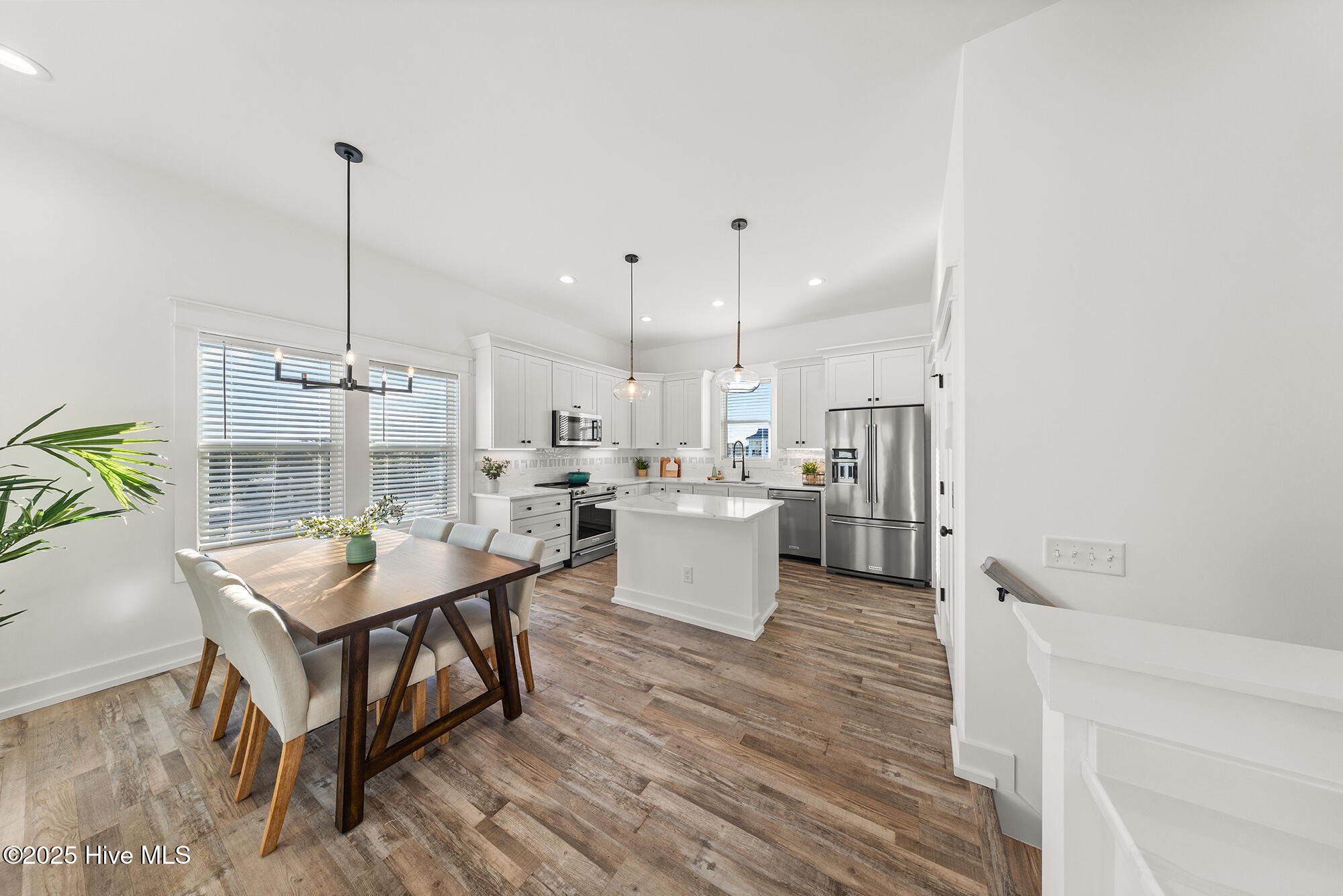 100542866 | Photo 27