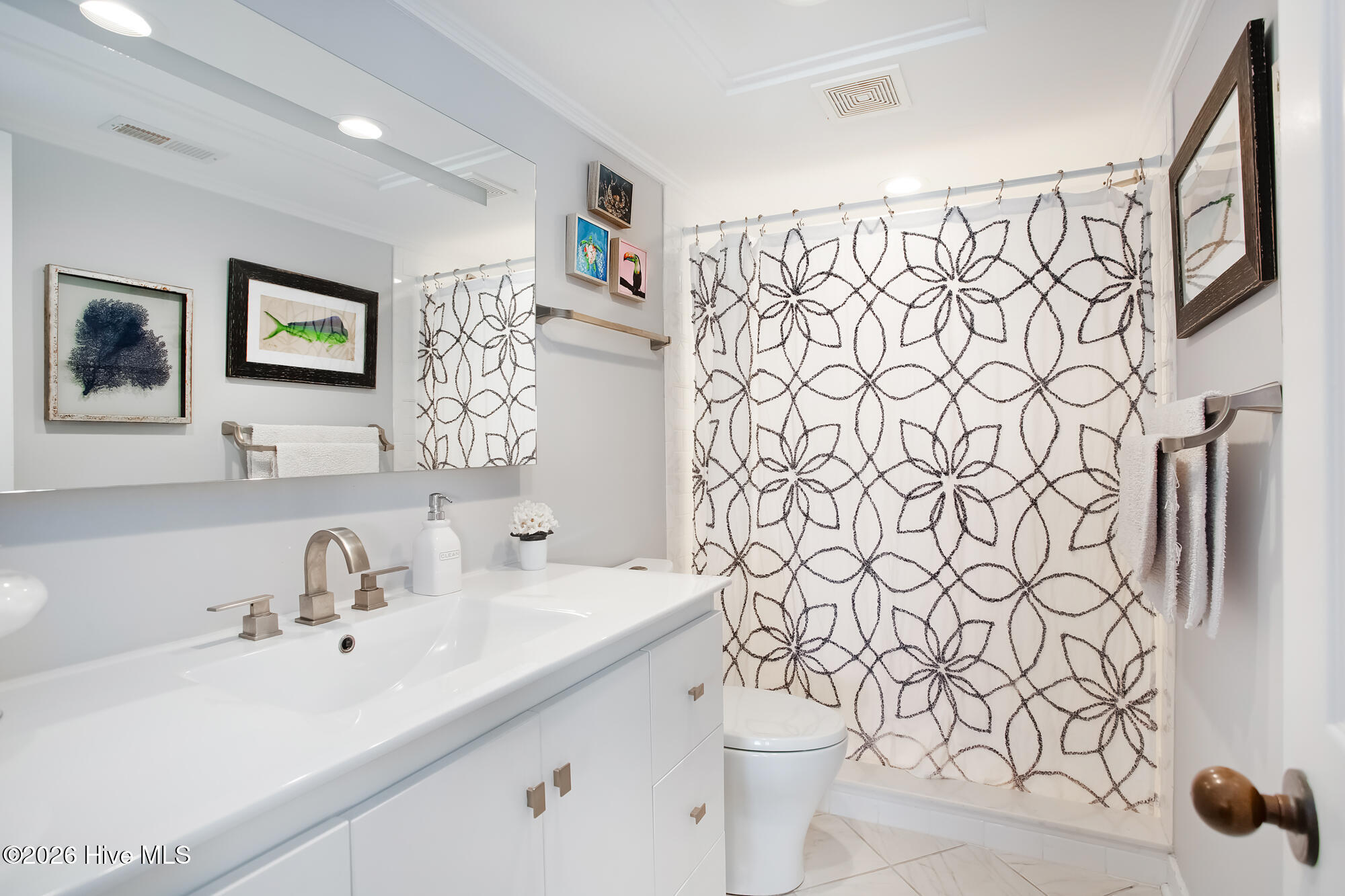 100553935 | Photo 18