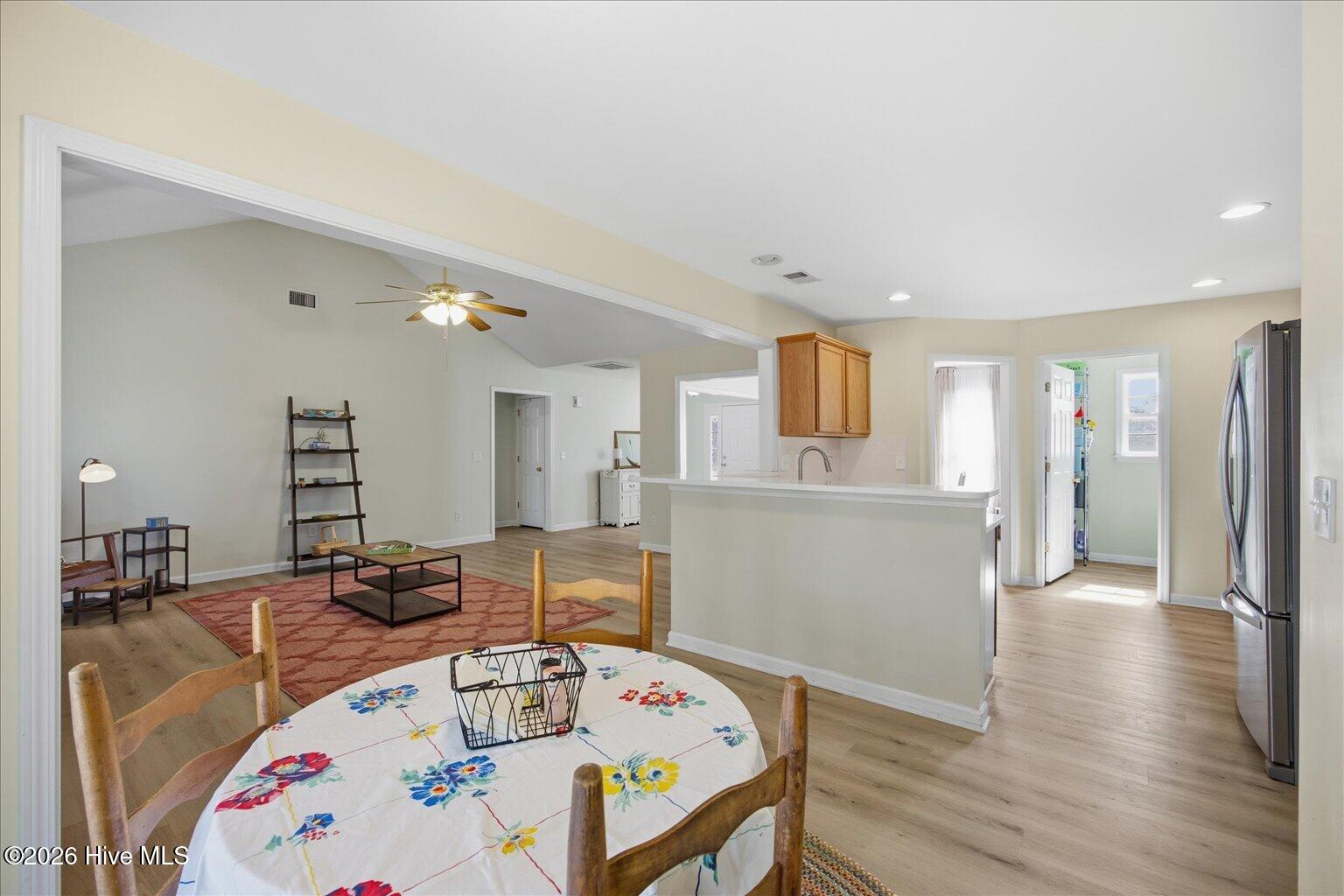 100558817 | Photo 24