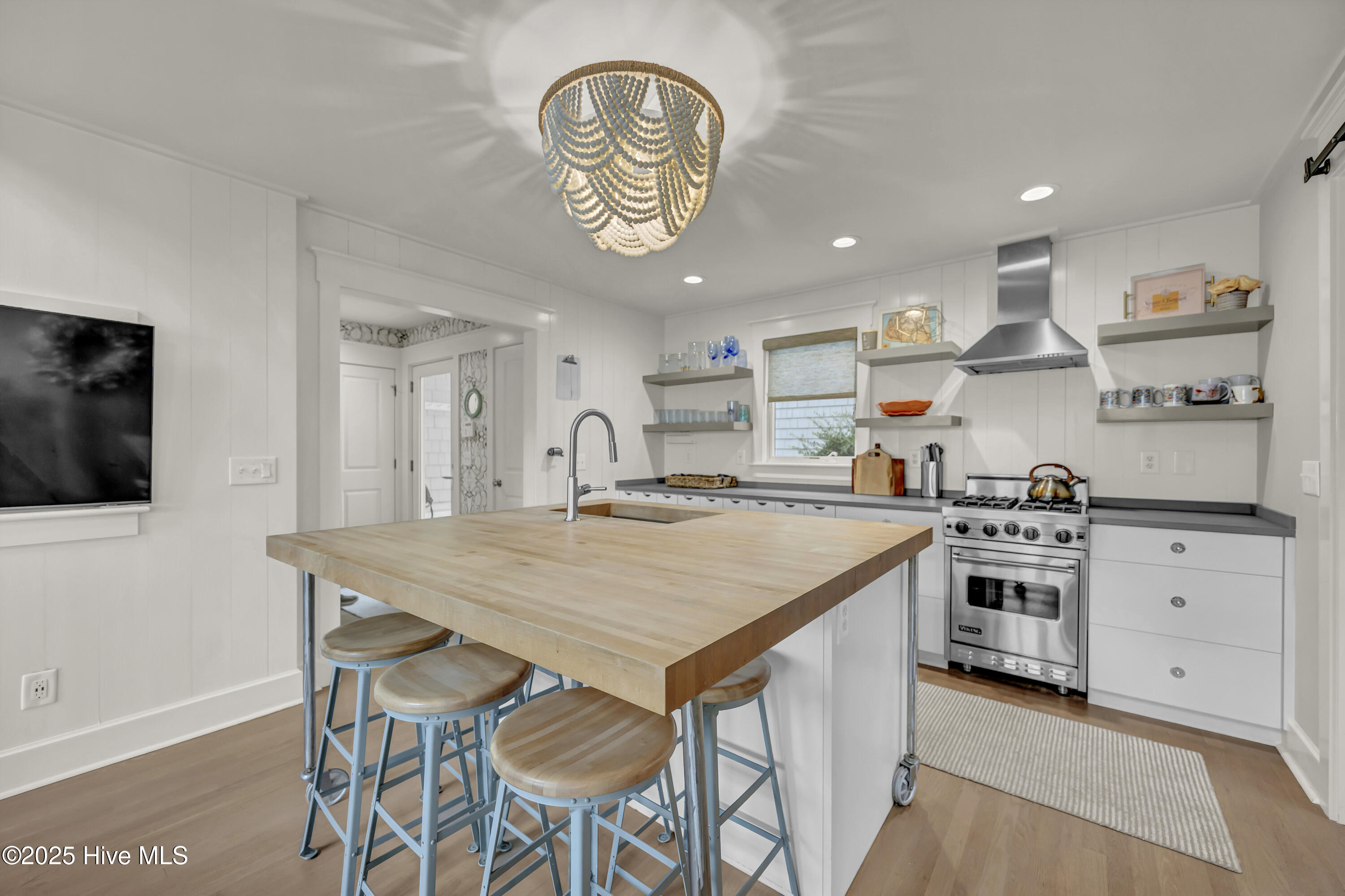 100536845 | Photo 15