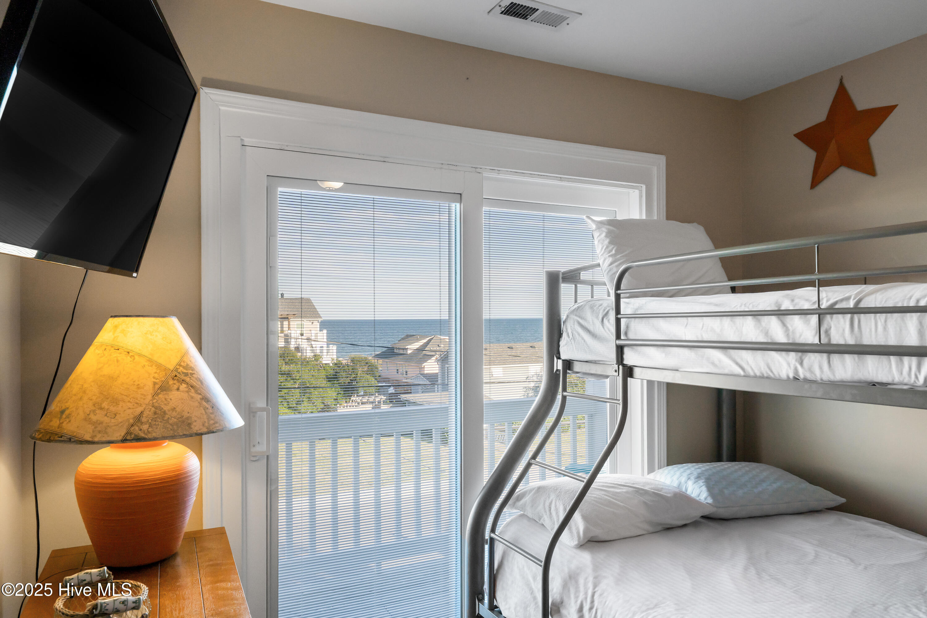 100532261 | Photo 58