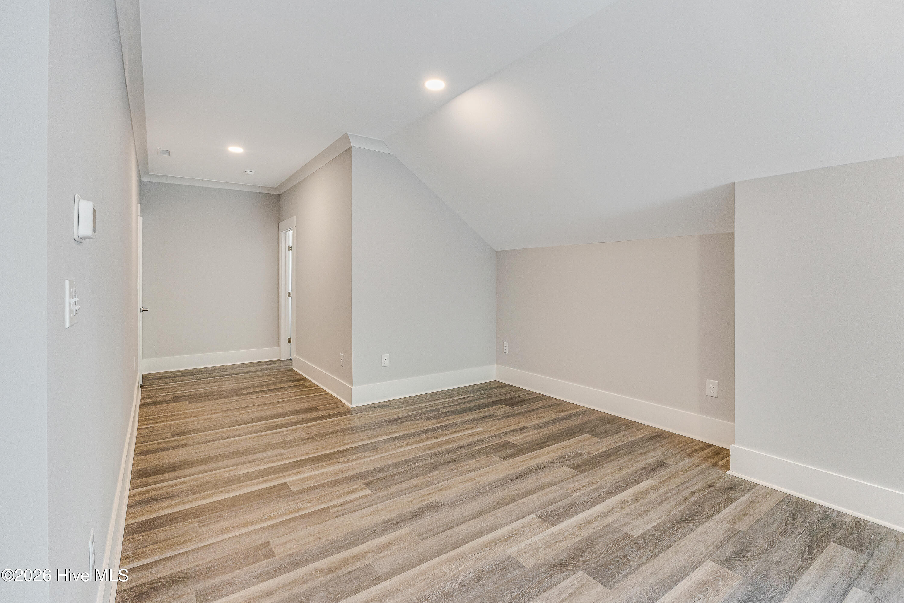 100560439 | Photo 34