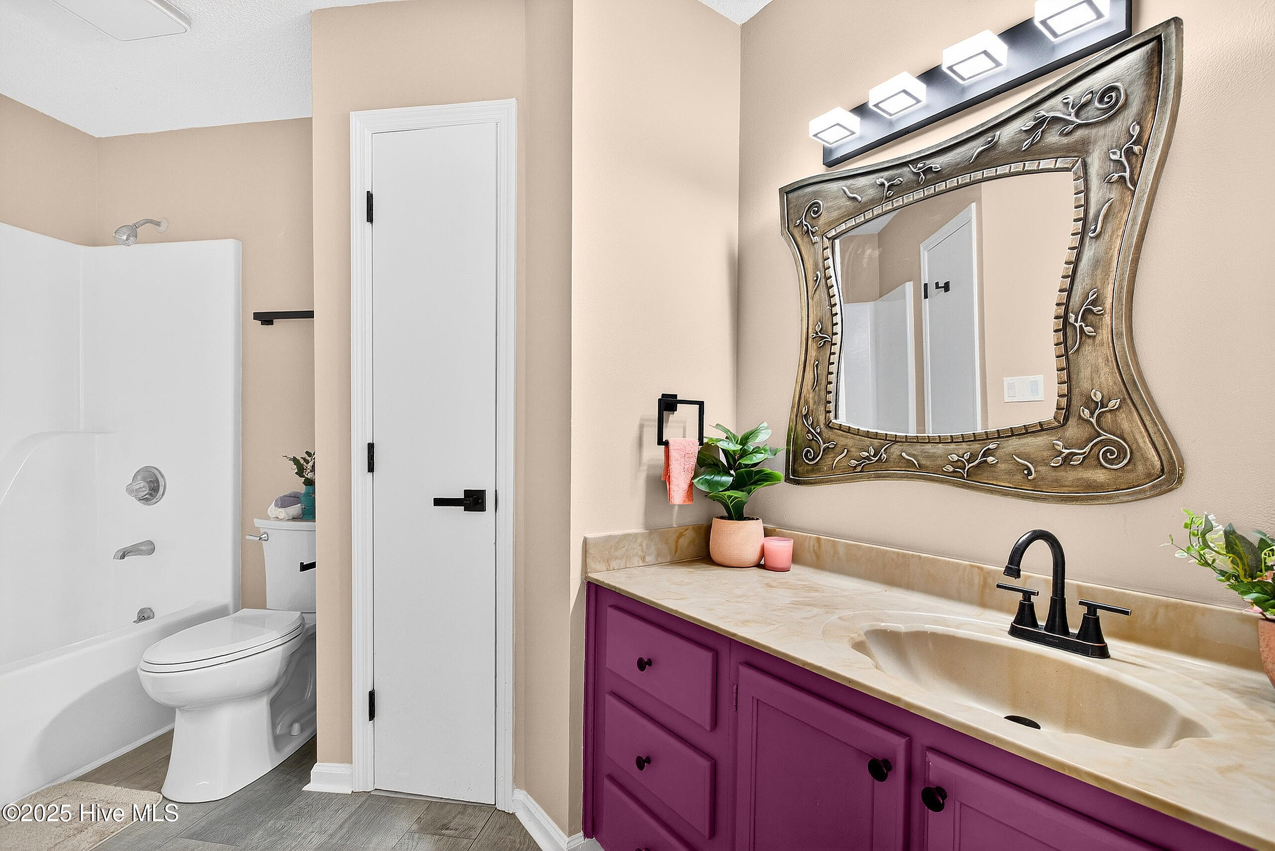 100546283 | Photo 28