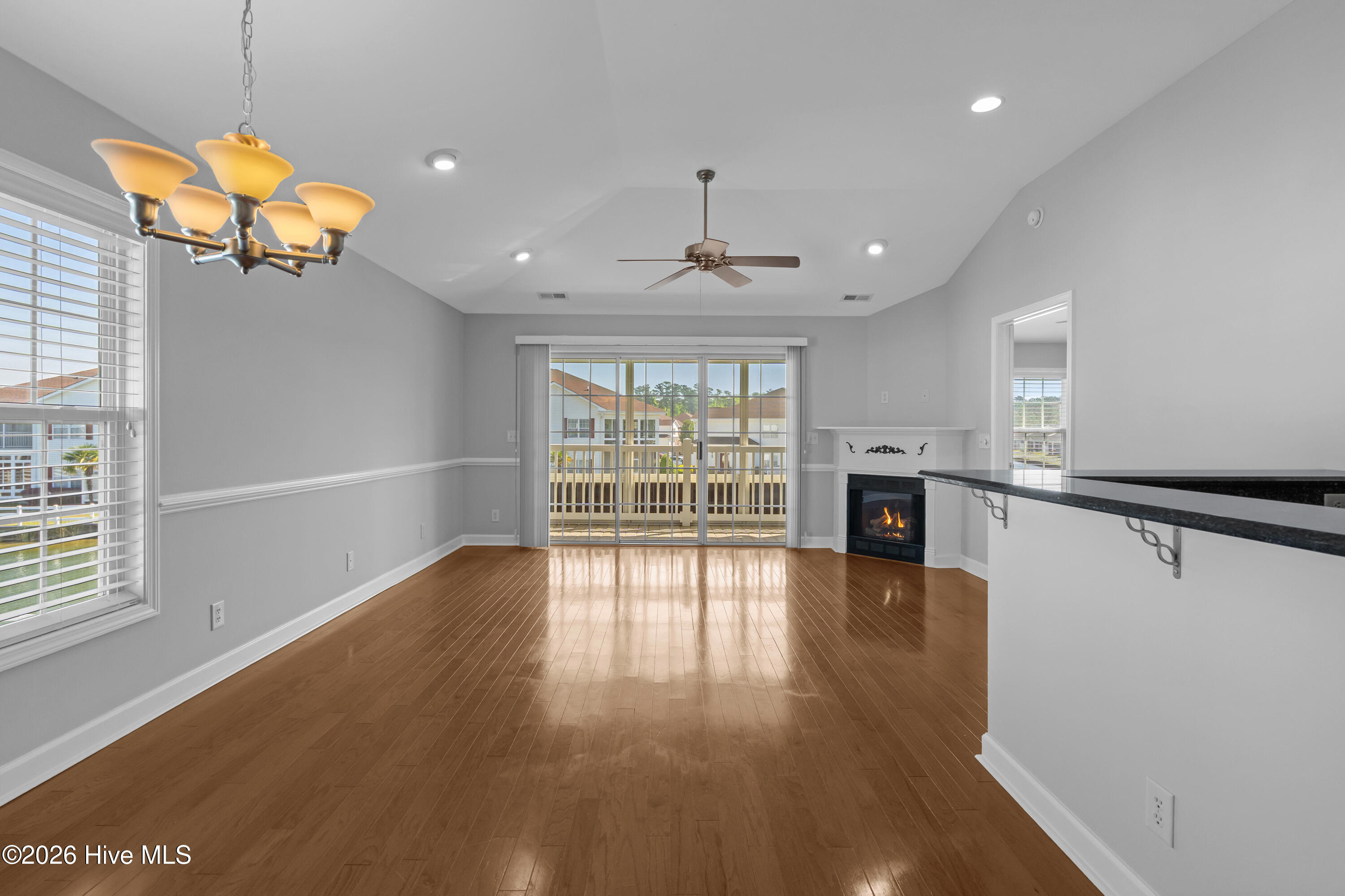 100567546 | Photo 60