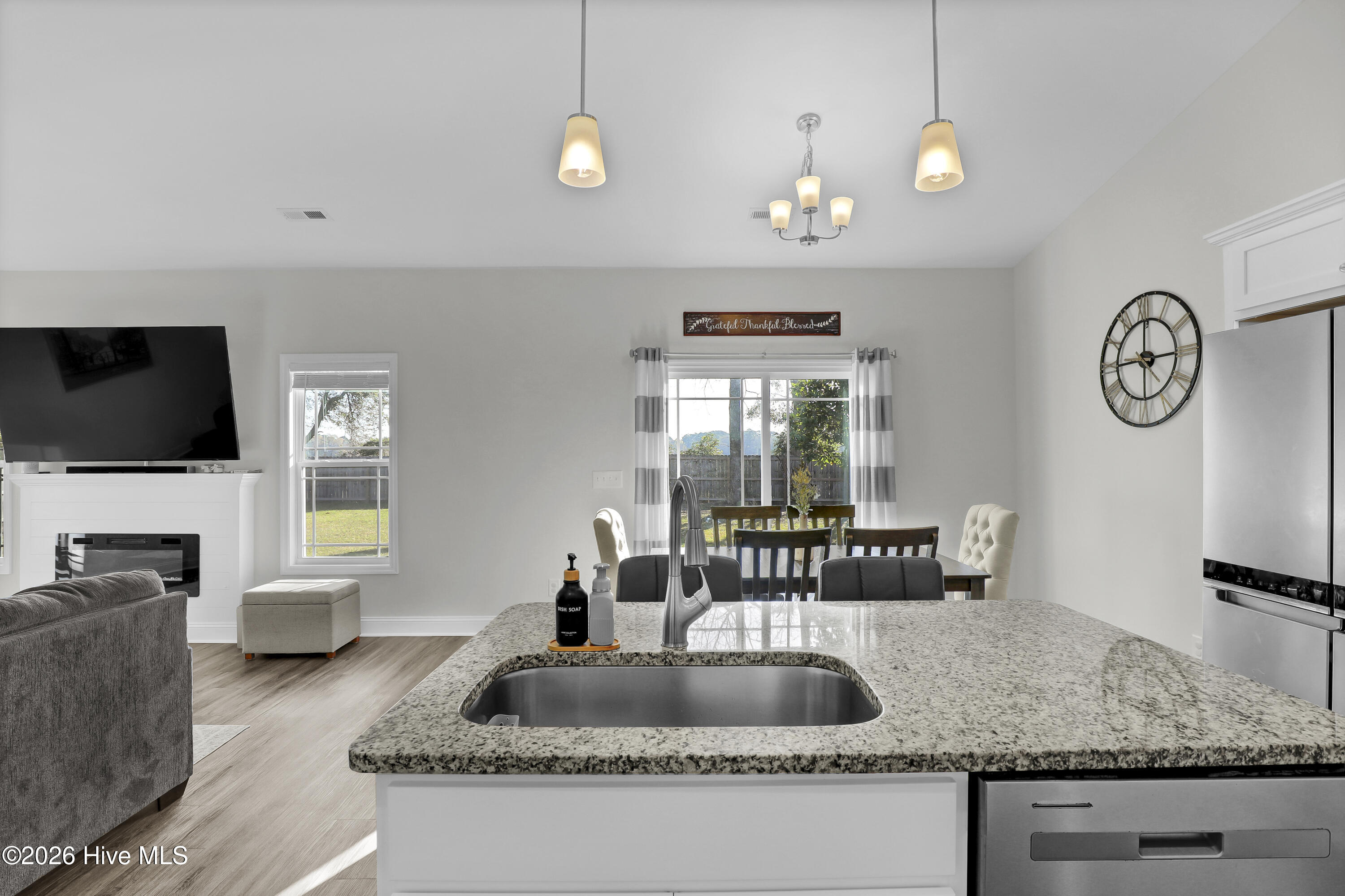 100565079 | Photo 24