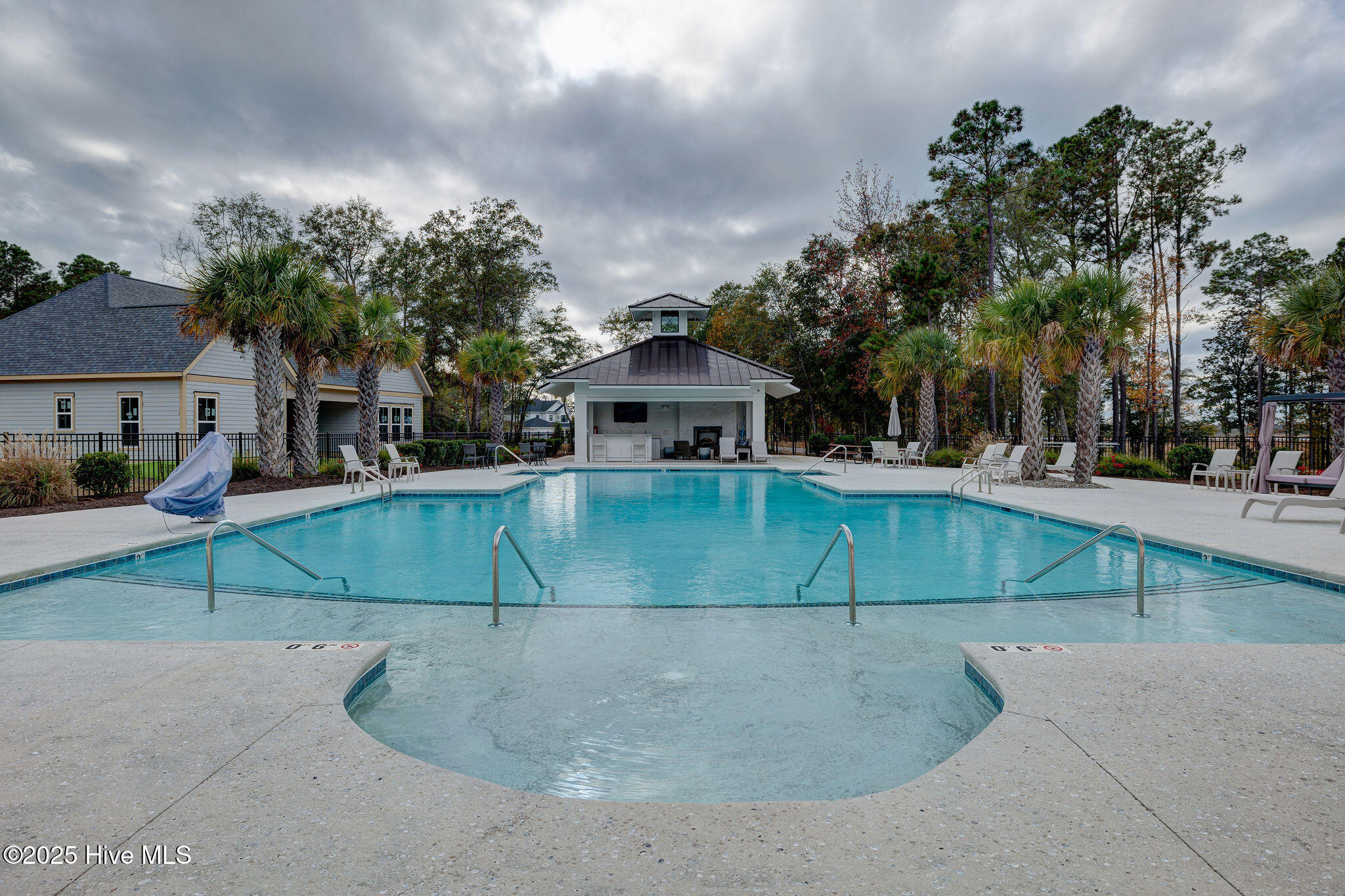 100537676 | Photo 25