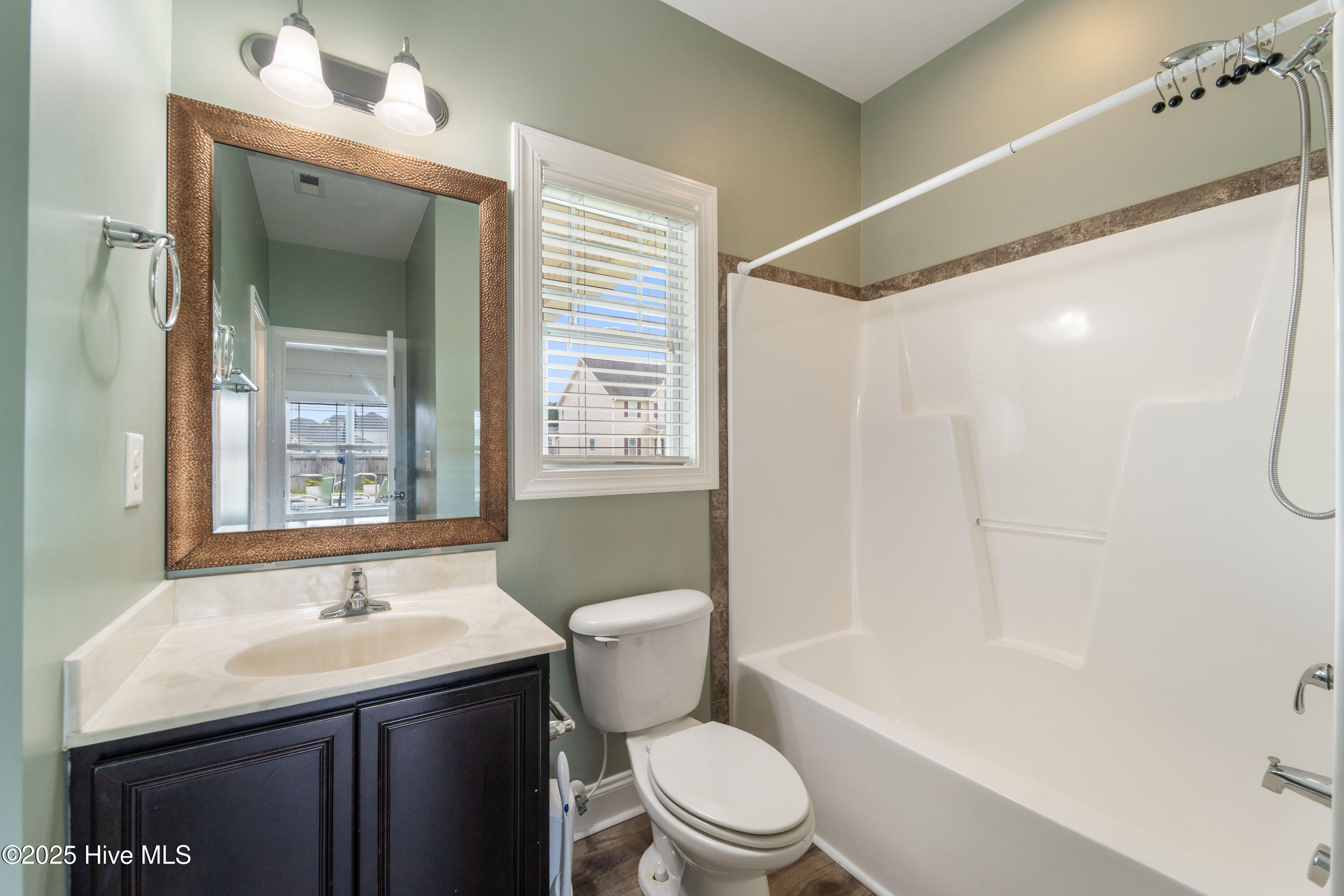 100525842 | Photo 22