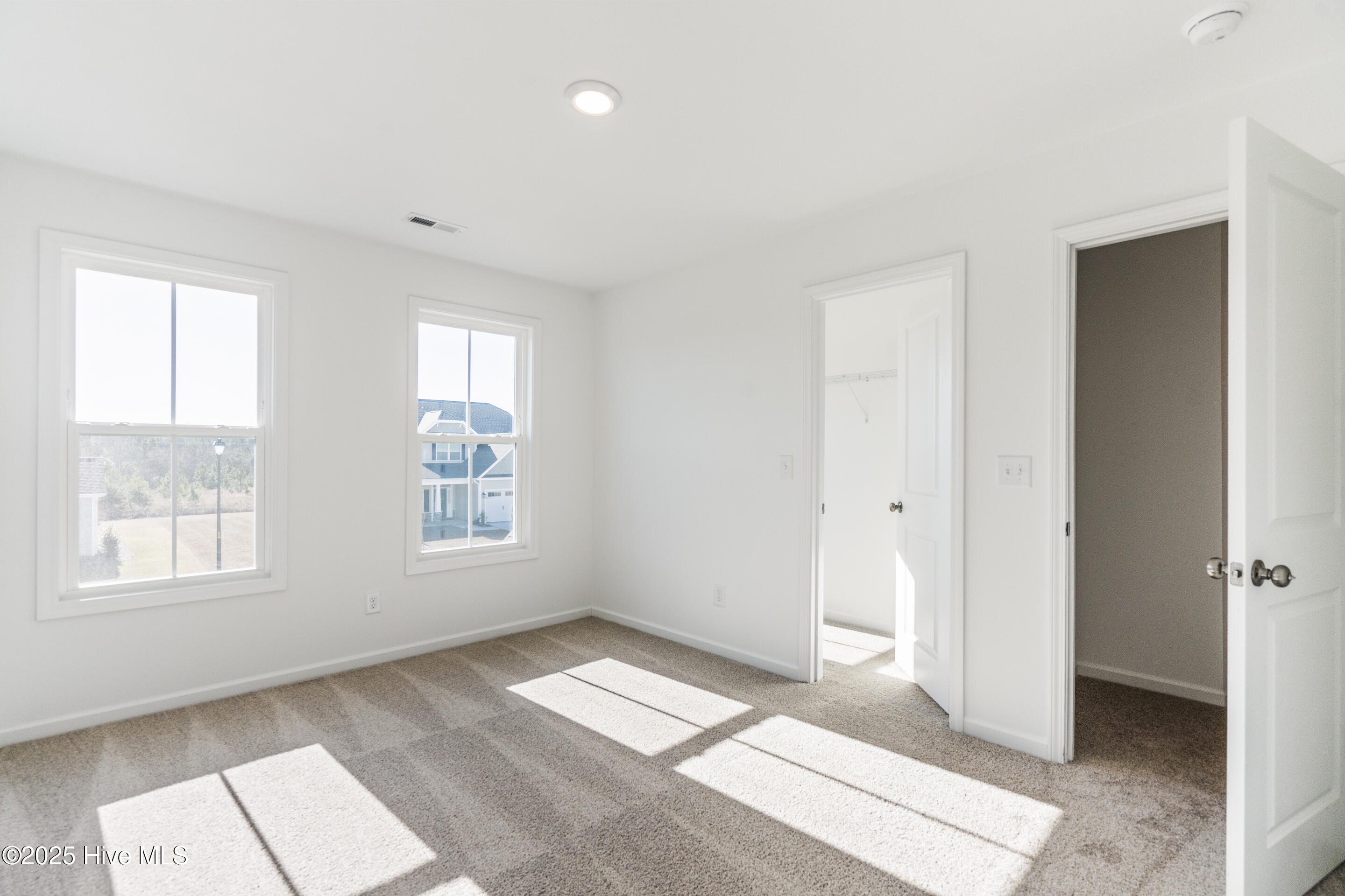 100486193 | Photo 35