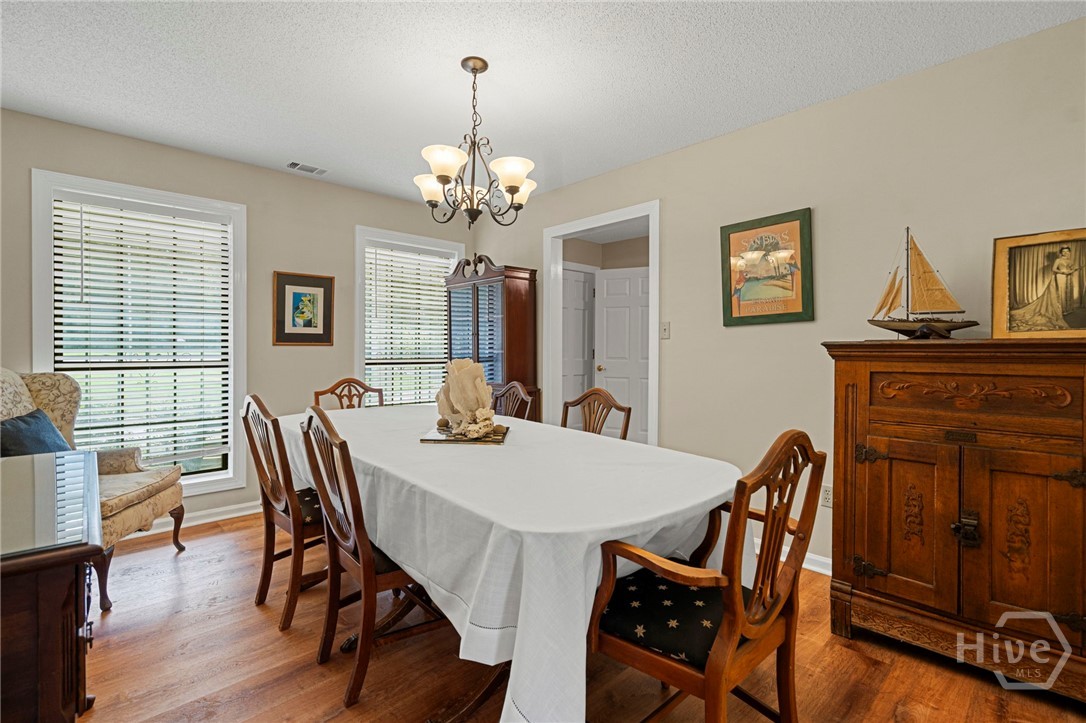 Separate formal dining room