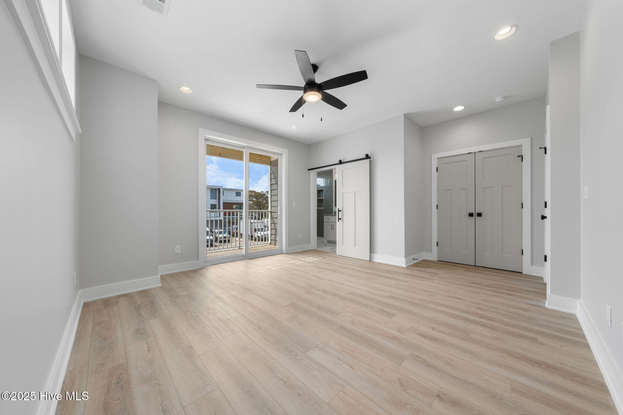 100493859 | Photo 20