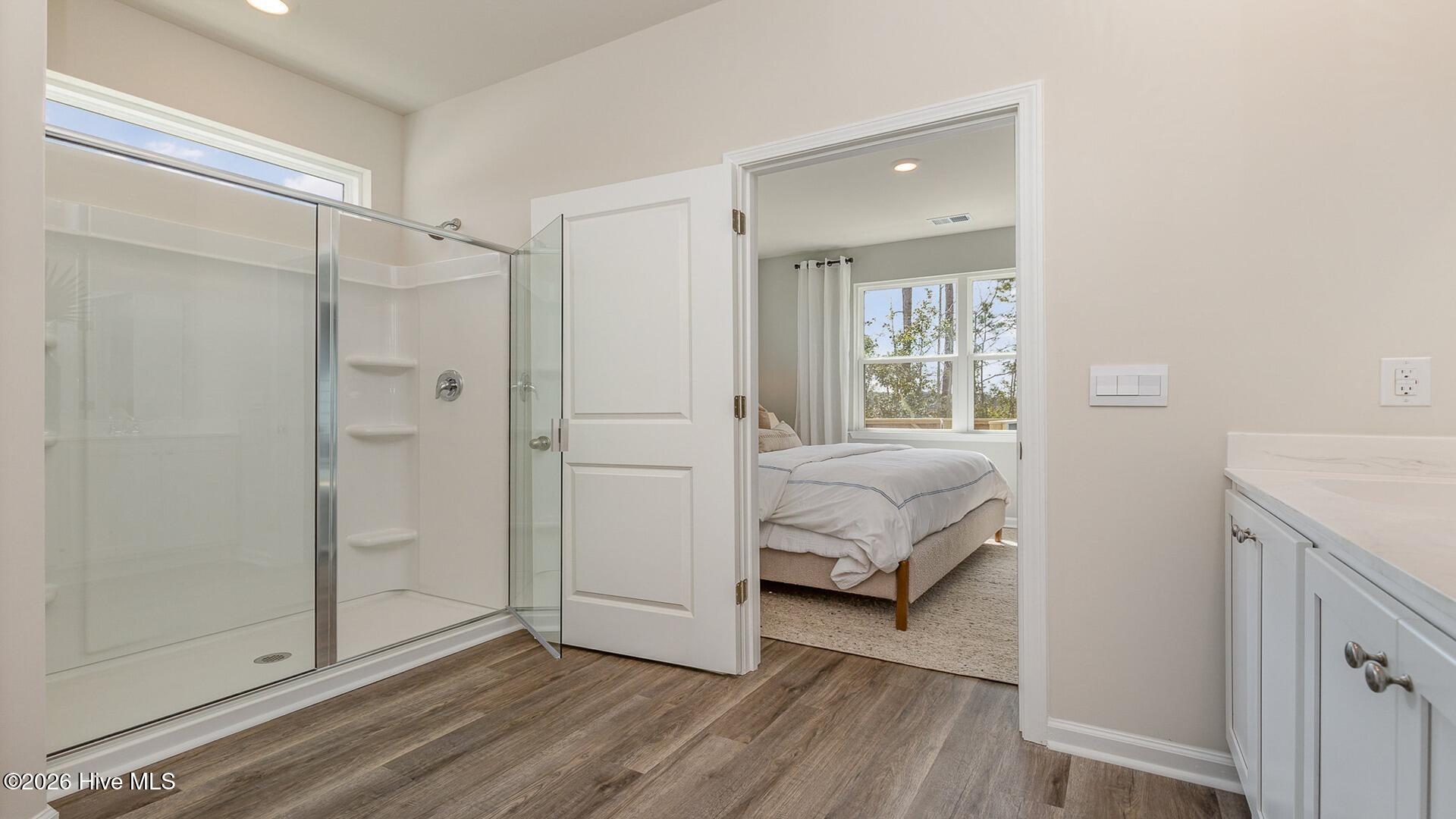 100560718 | Photo 15