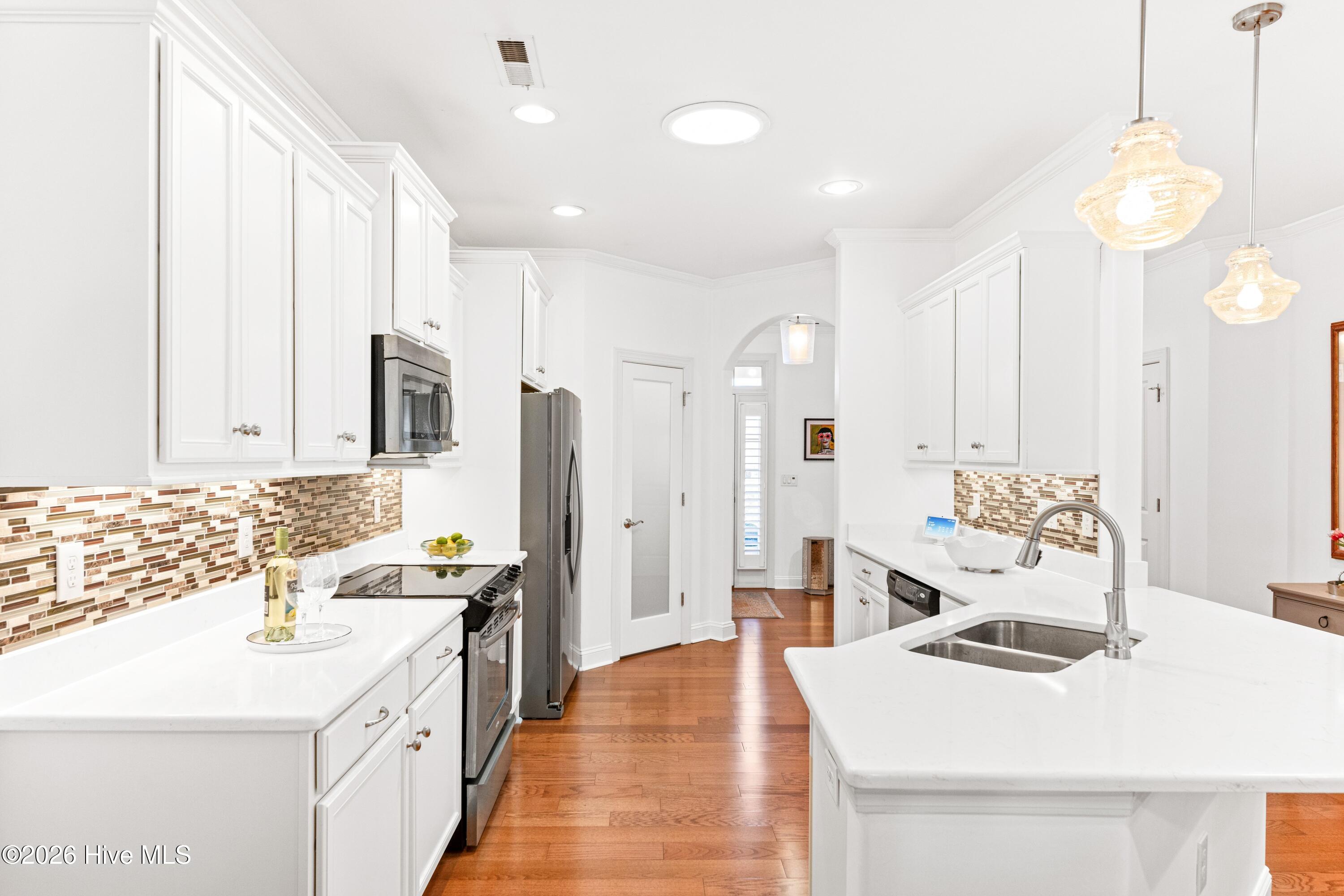 100552646 | Photo 11