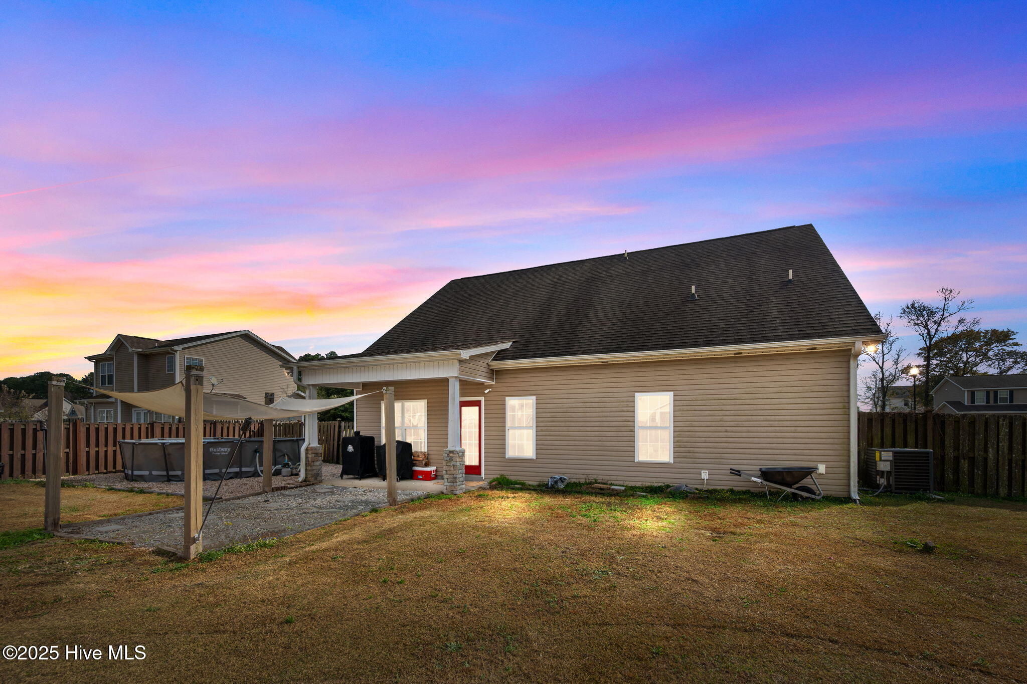 100543355 | Photo 48