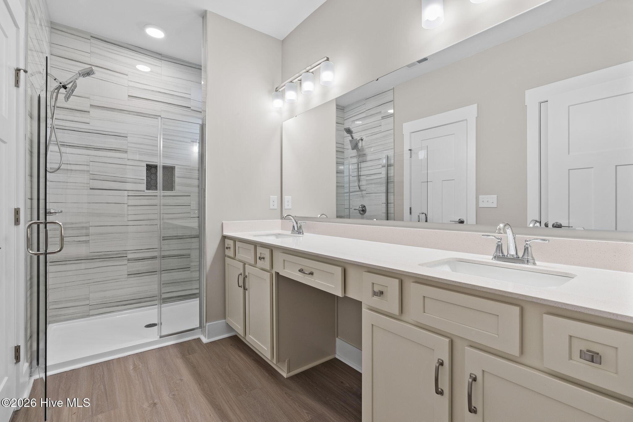 100537580 | Photo 17