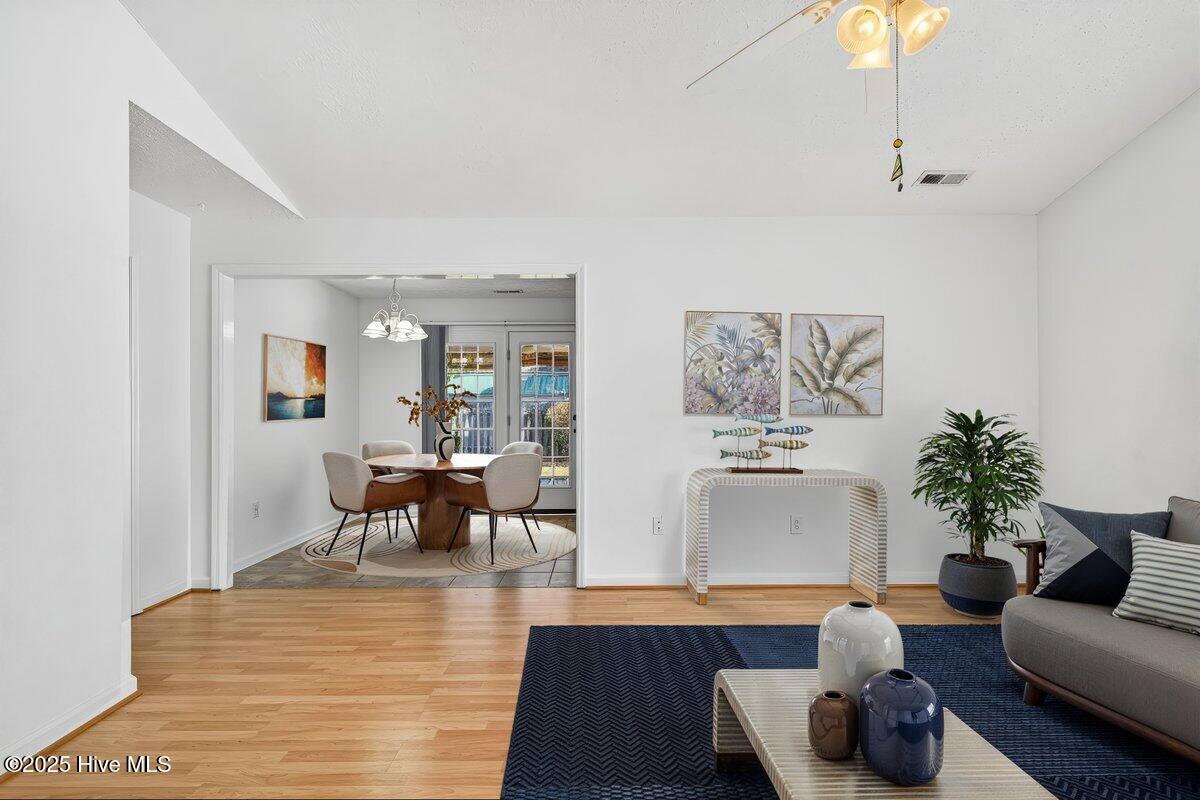 100531287 | Photo 13