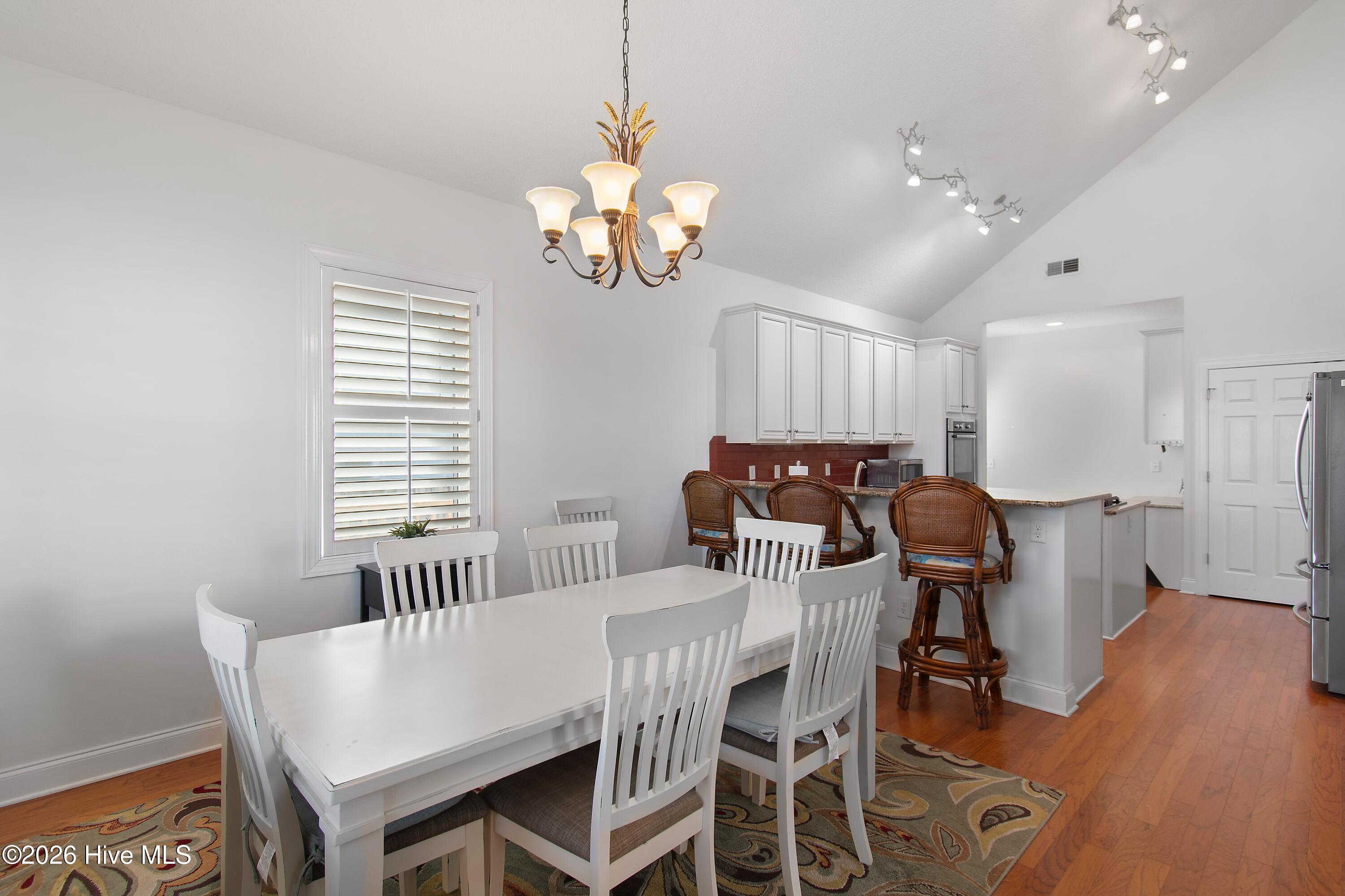 100552486 | Photo 23