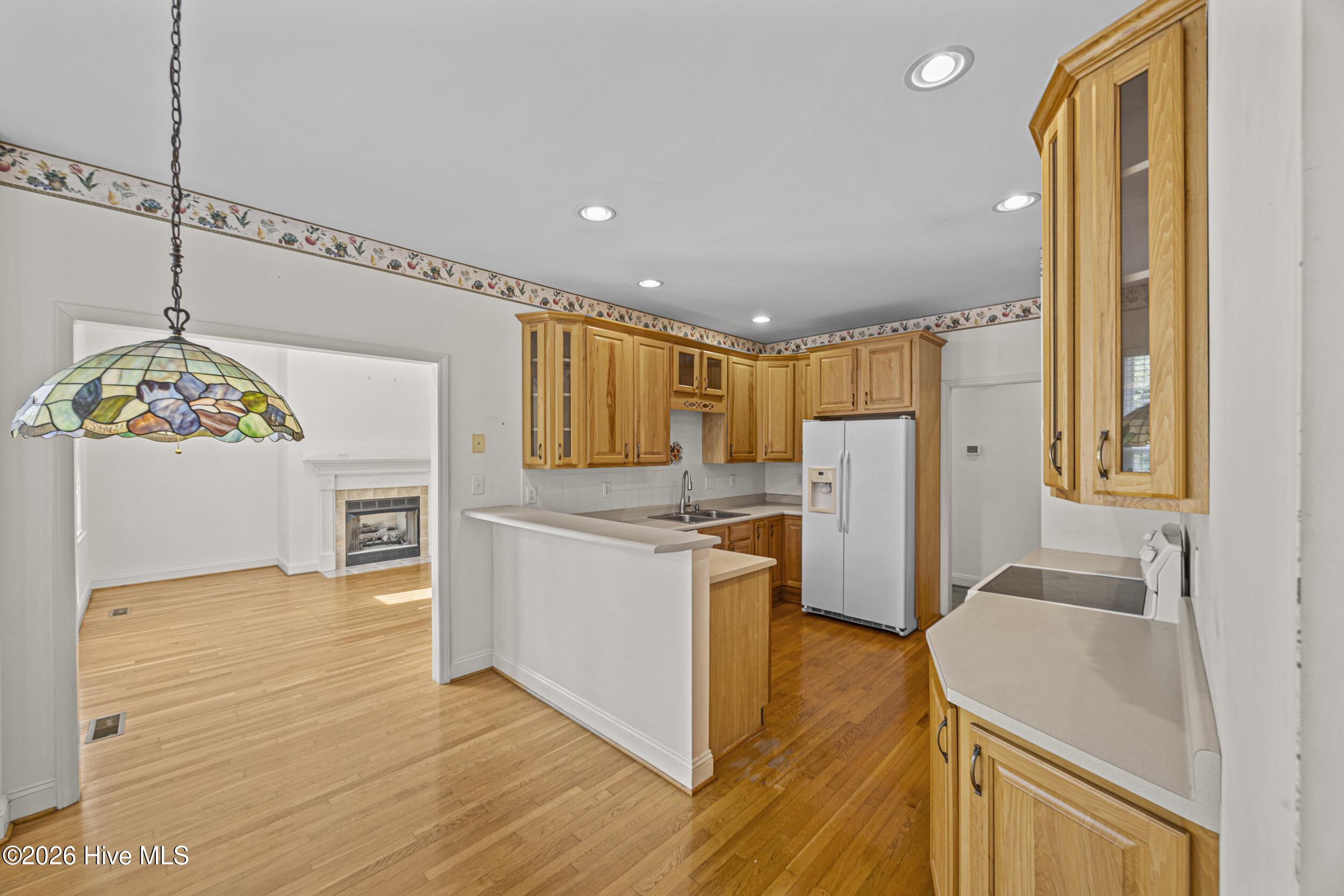 100569840 | Photo 23