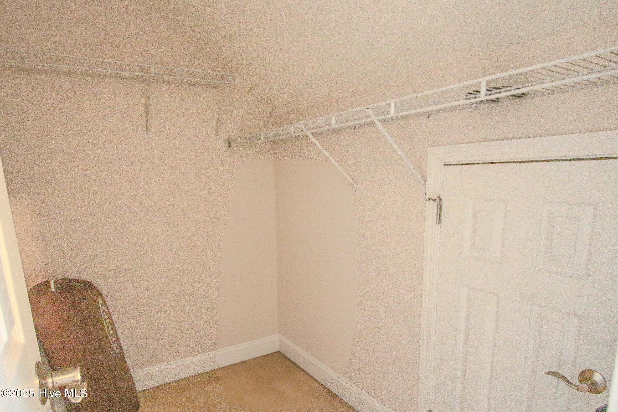 100478144 | Photo 47