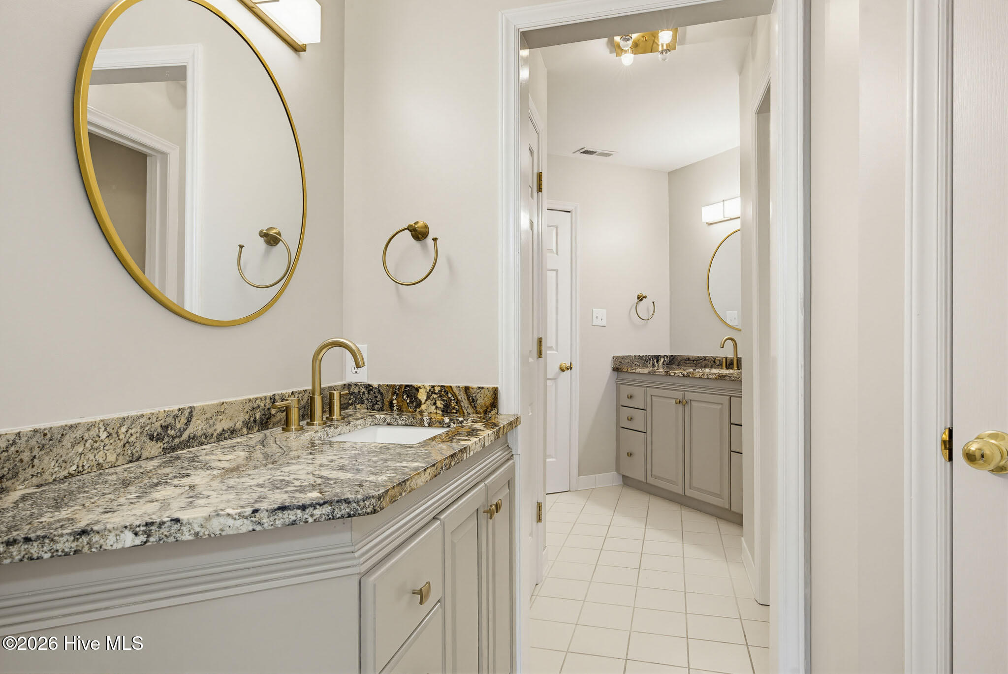 100570266 | Photo 44