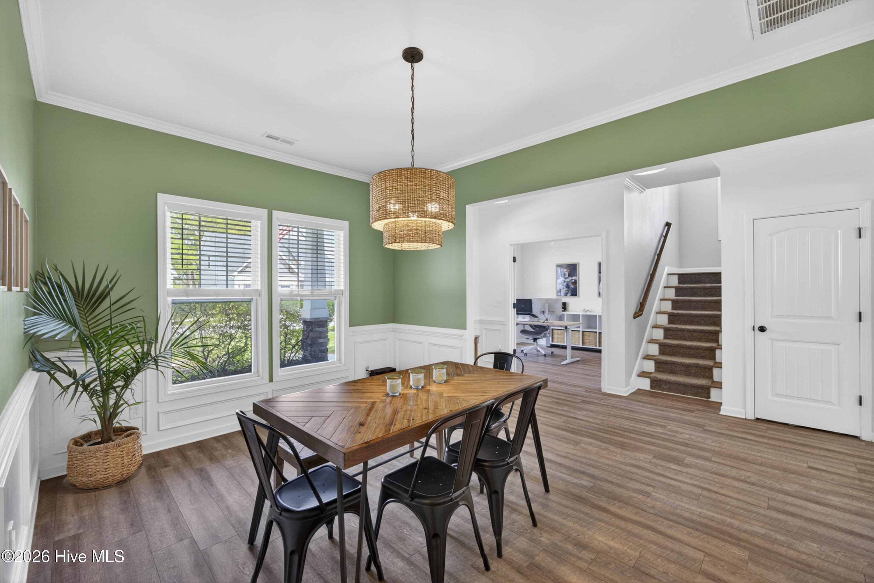 100567368 | Photo 30