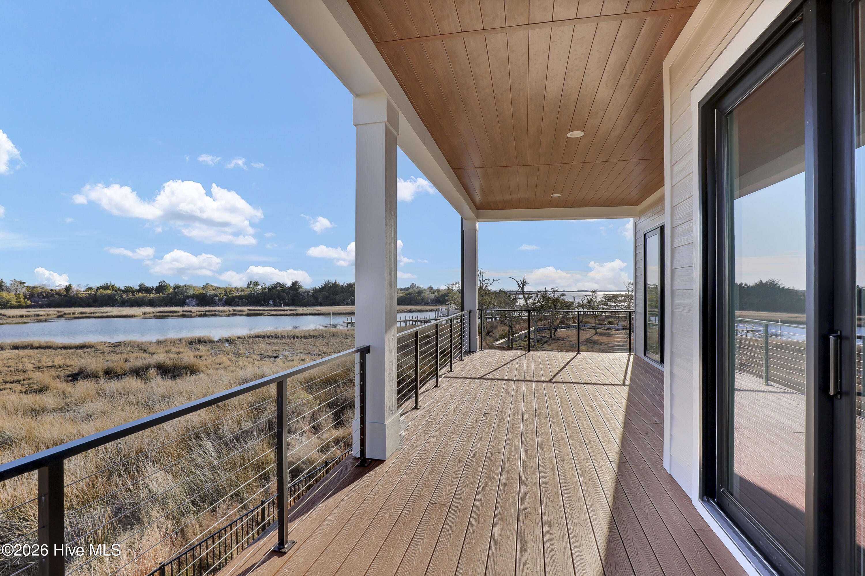 100556414 | Photo 40