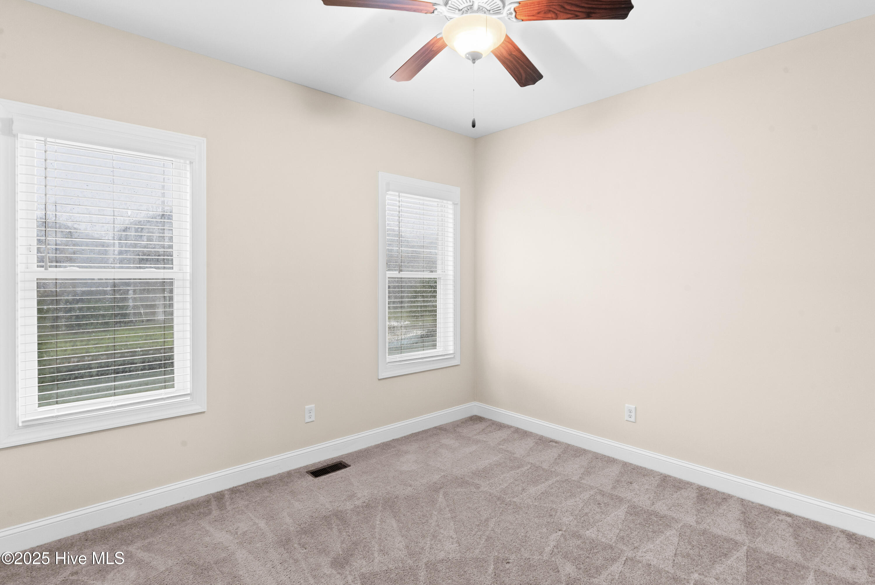 100522807 | Photo 13