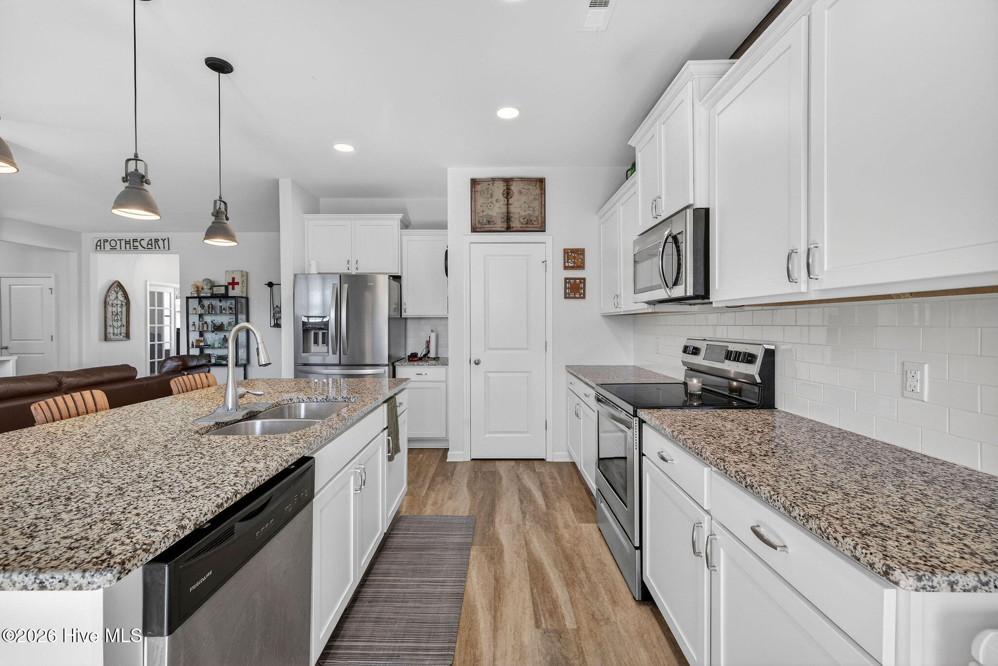 100547233 | Photo 15