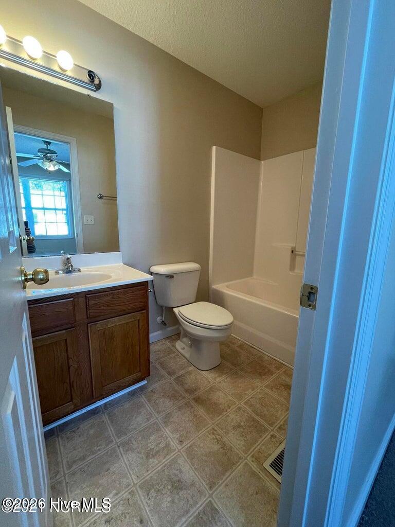 100549323 | Photo 12