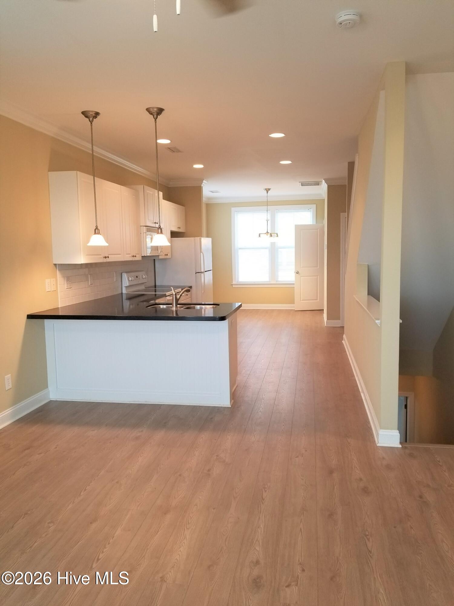 100575847 | Photo 17