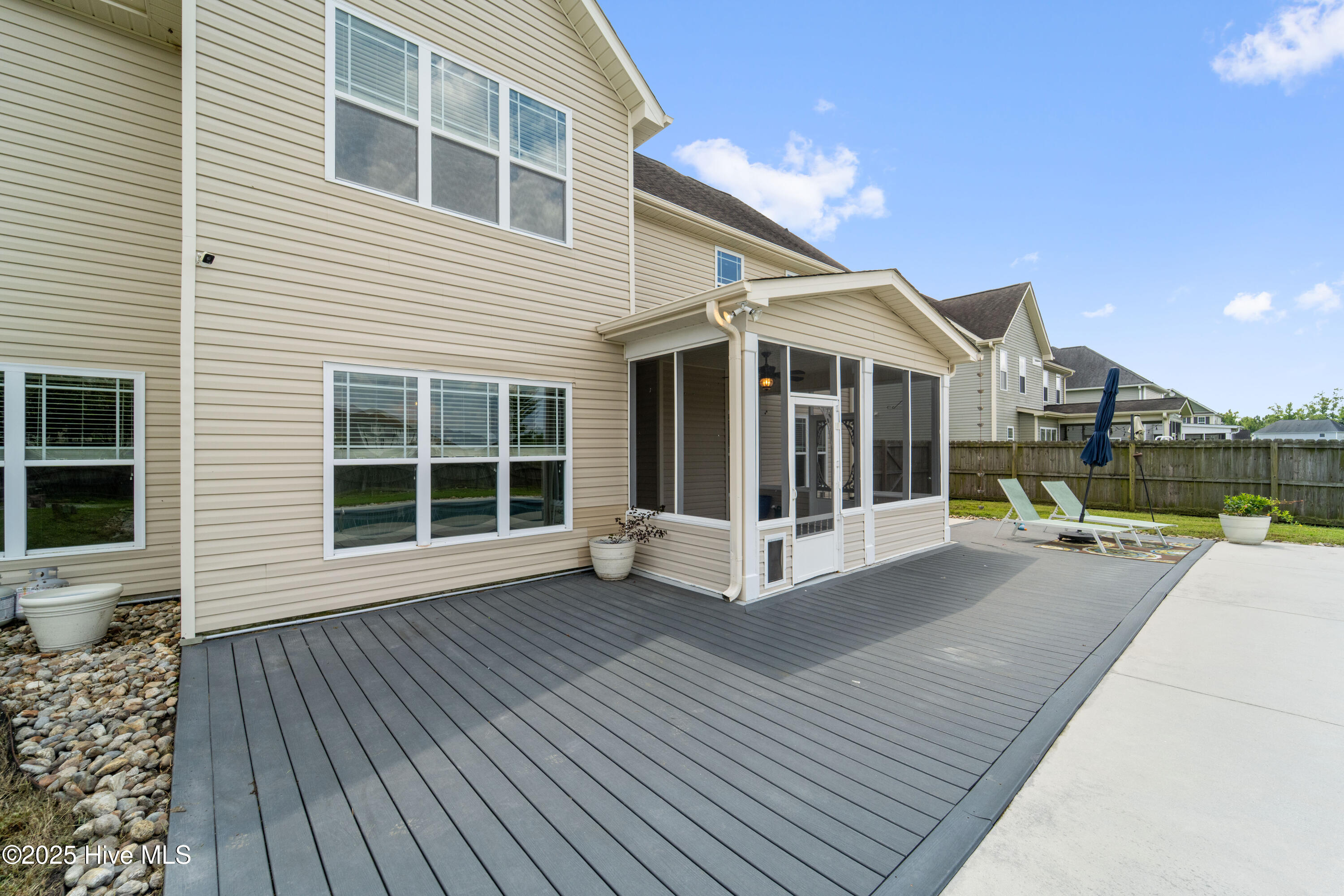 100525842 | Photo 81