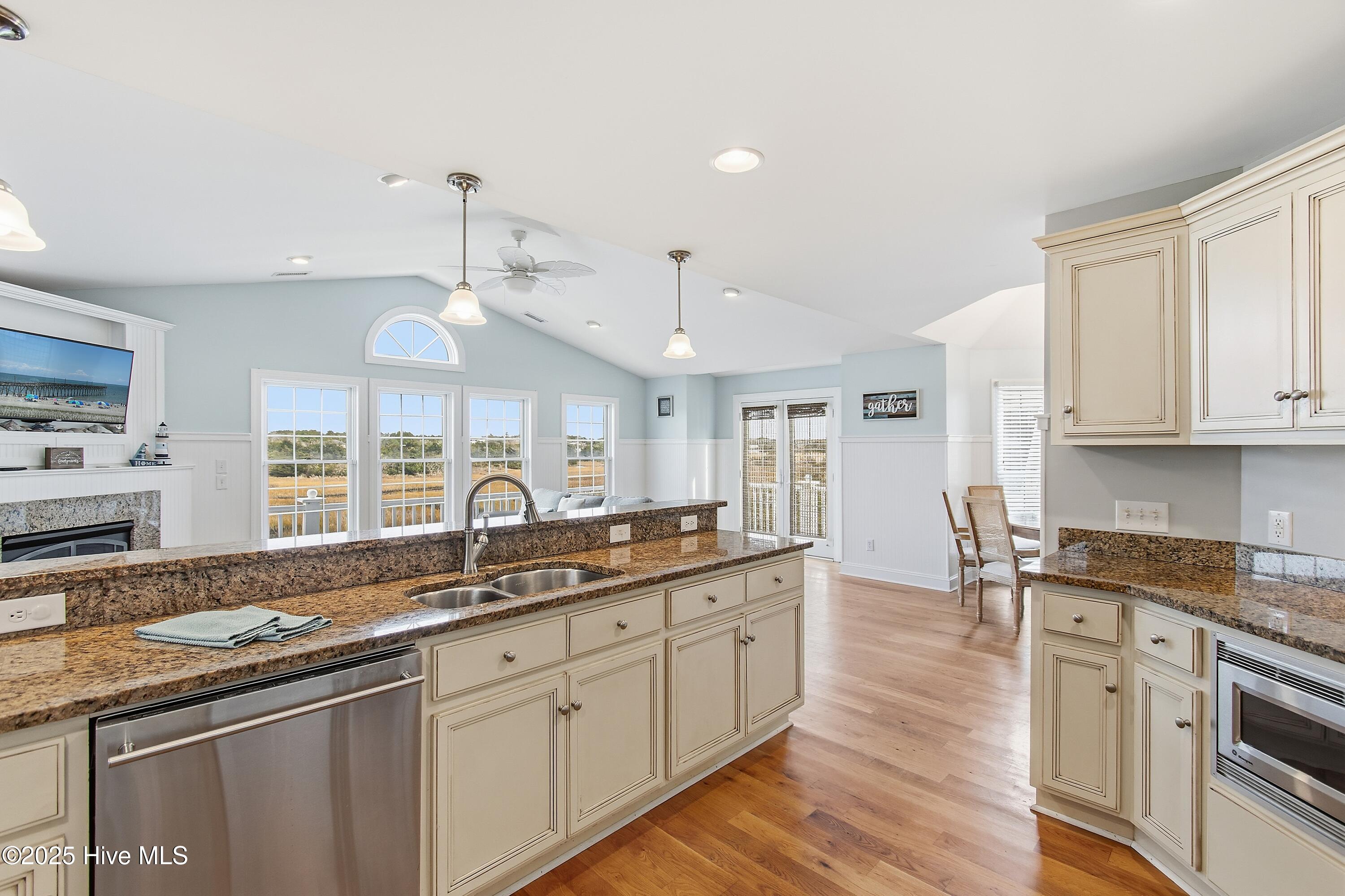 100541969 | Photo 10