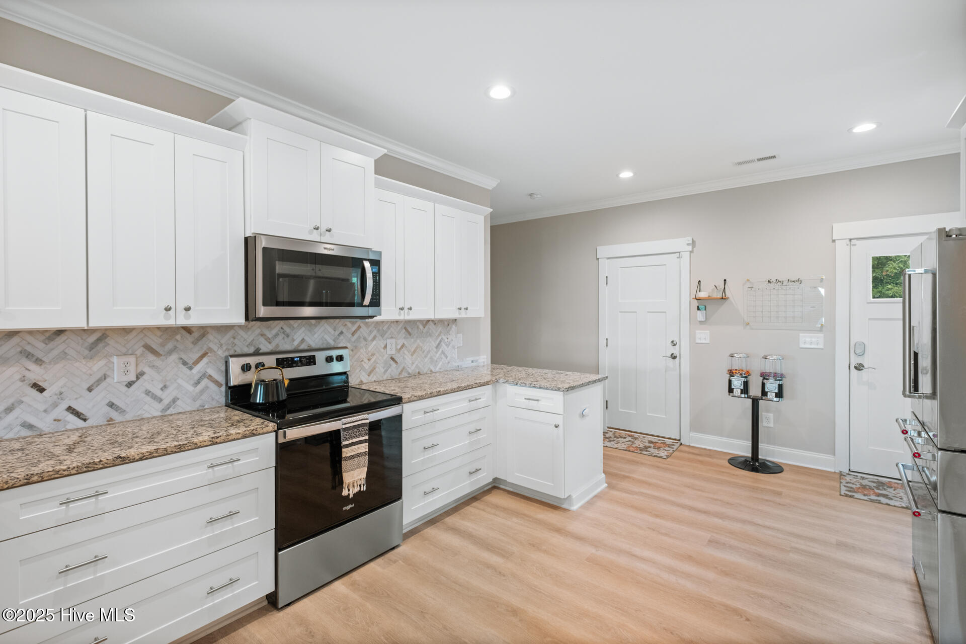 100554078 | Photo 23