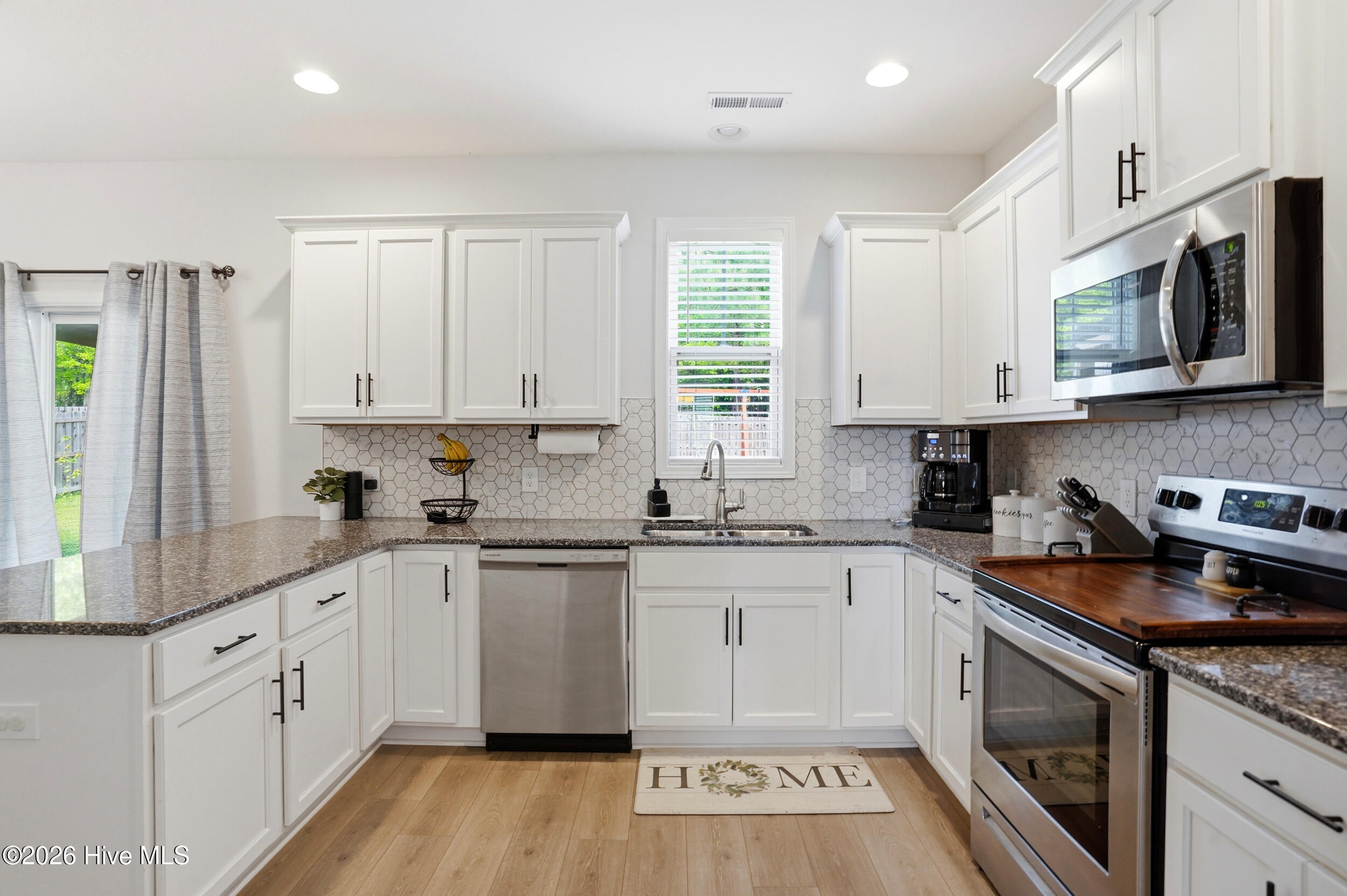 100567183 | Photo 11