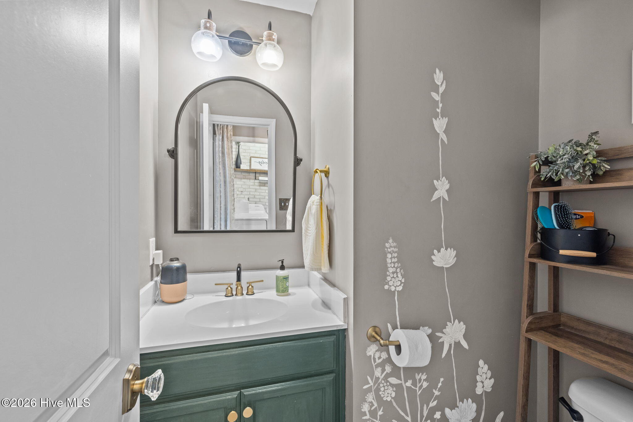 100558227 | Photo 26