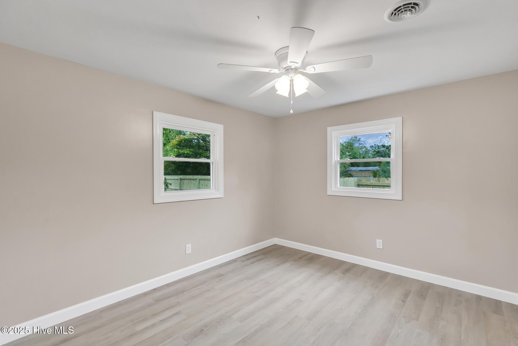 100535695 | Photo 14