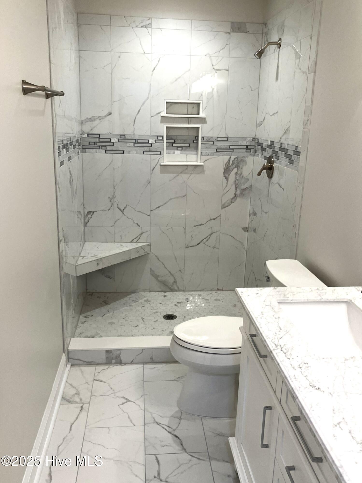 100514159 | Photo 40