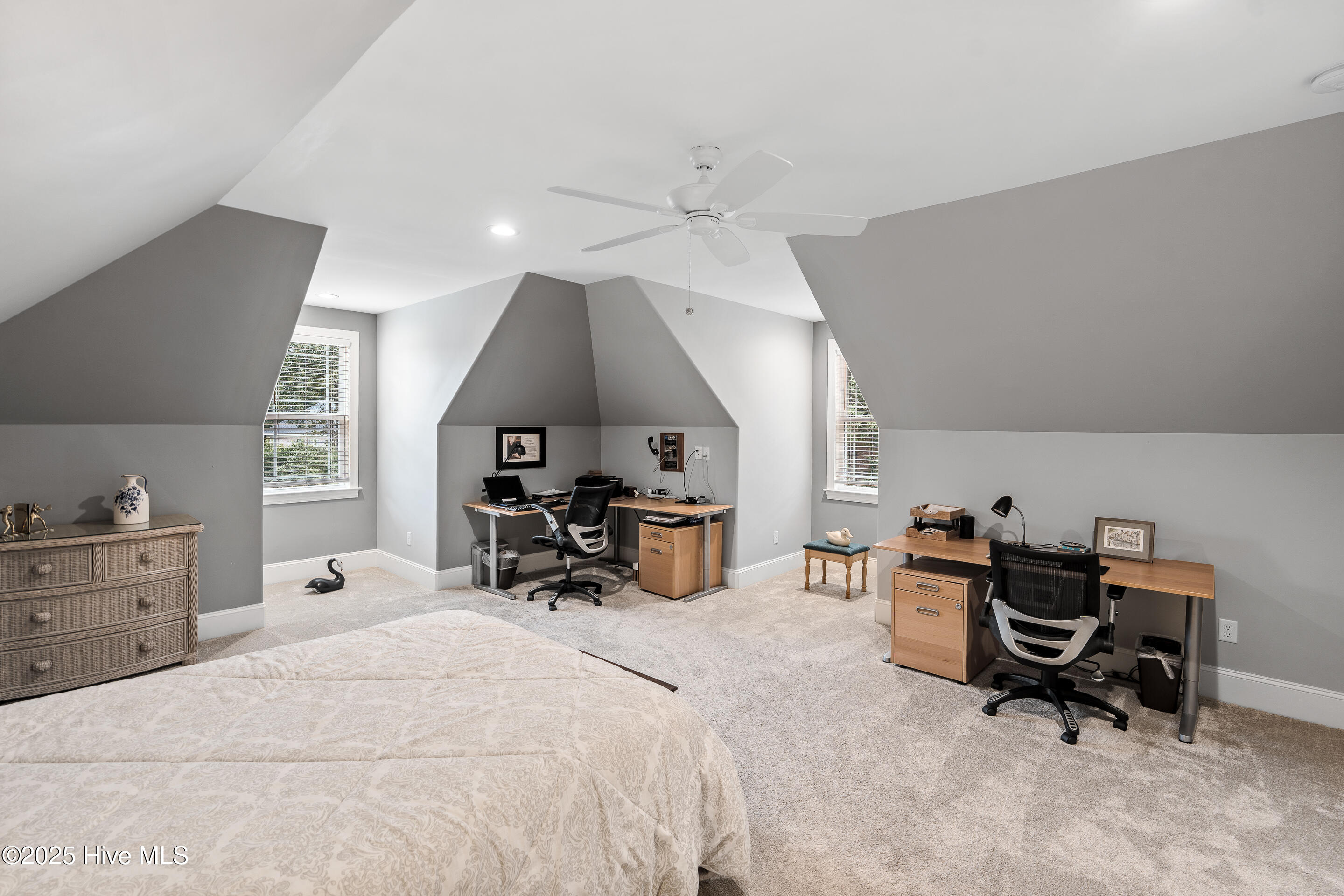 100549058 | Photo 45