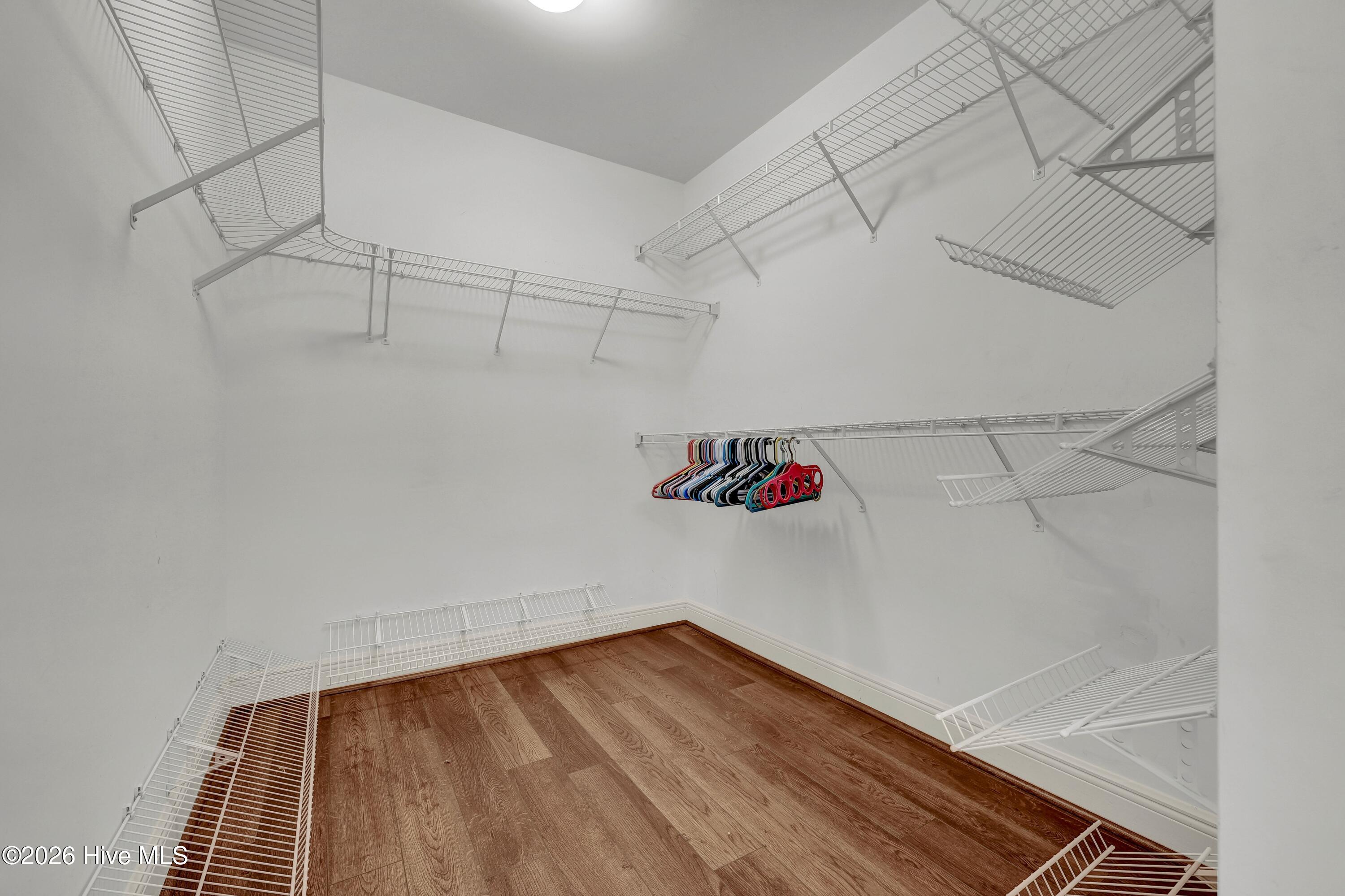 100566096 | Photo 30